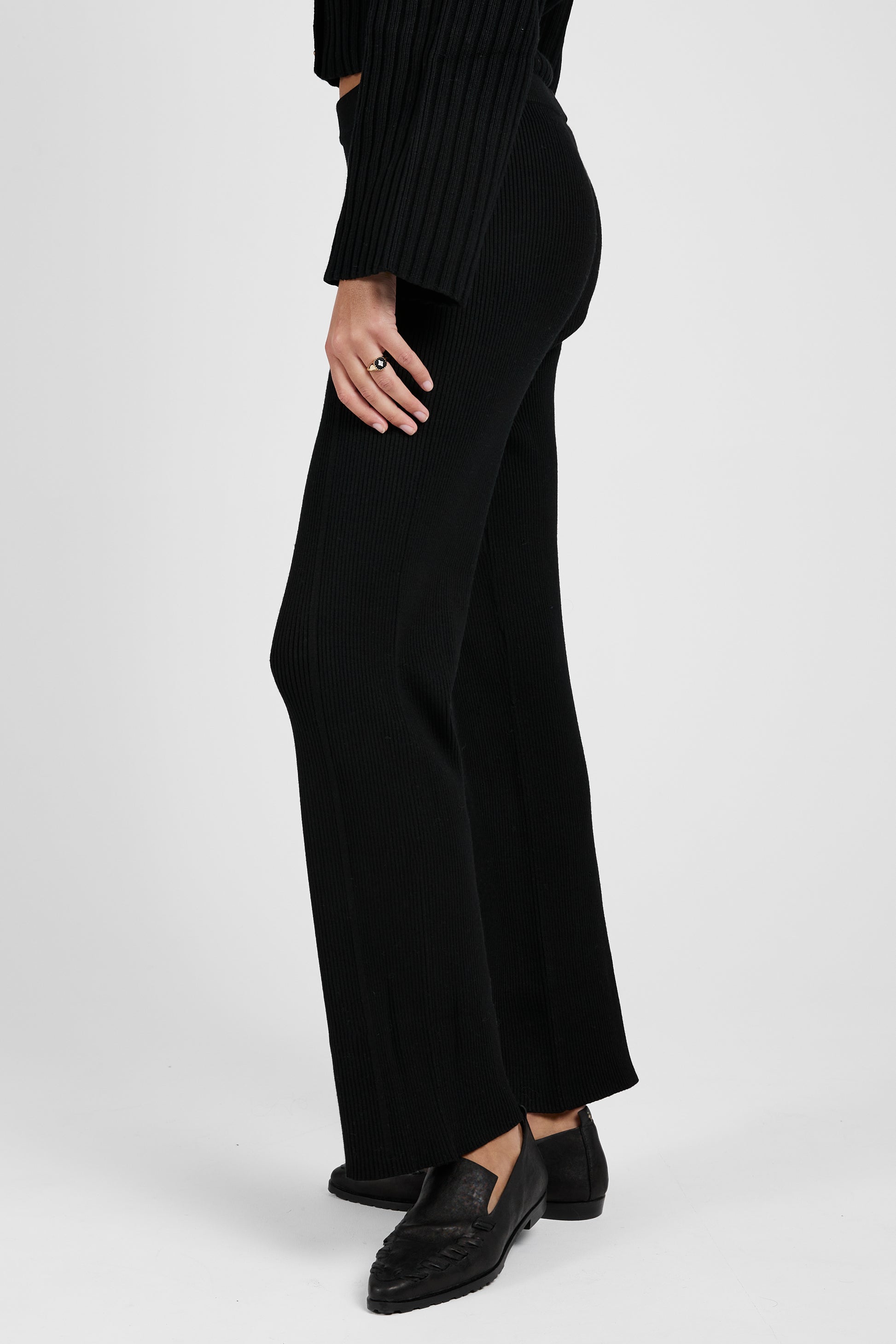 AERON ZERO008 Ribbed Pant in Black