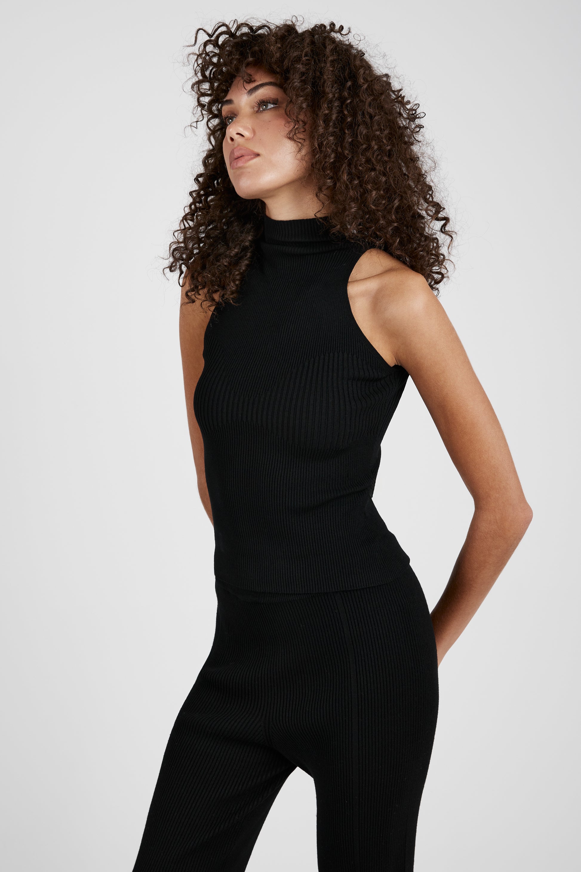 AERON ZERO409 Sleeveless Top in Black