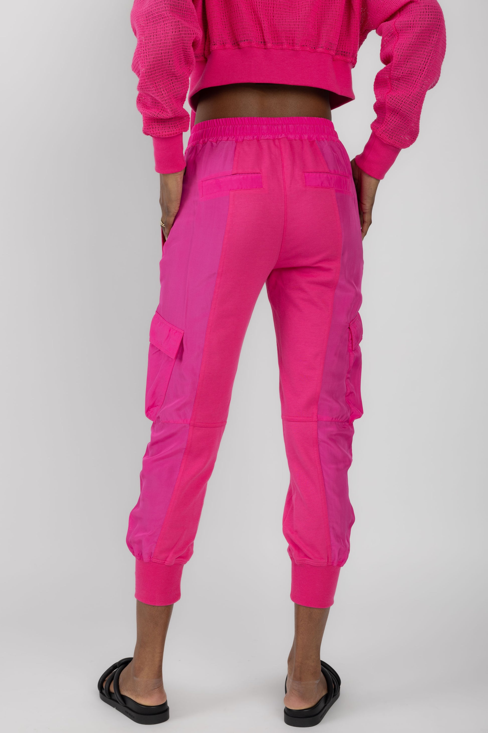 ANDREA YA'AQOV Cargo Jogging Pant in Fucsia