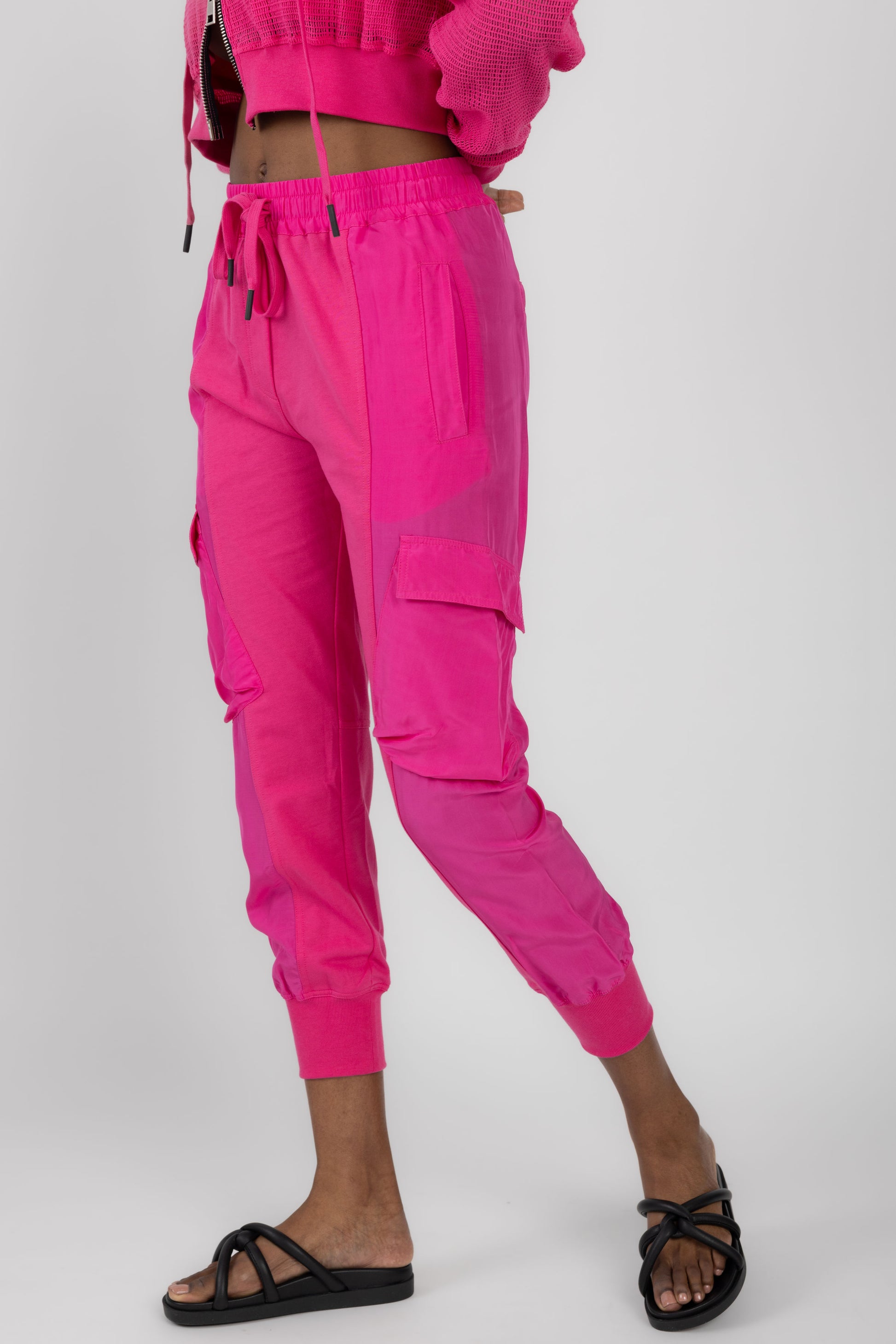 ANDREA YA'AQOV Cargo Jogging Pant in Fucsia