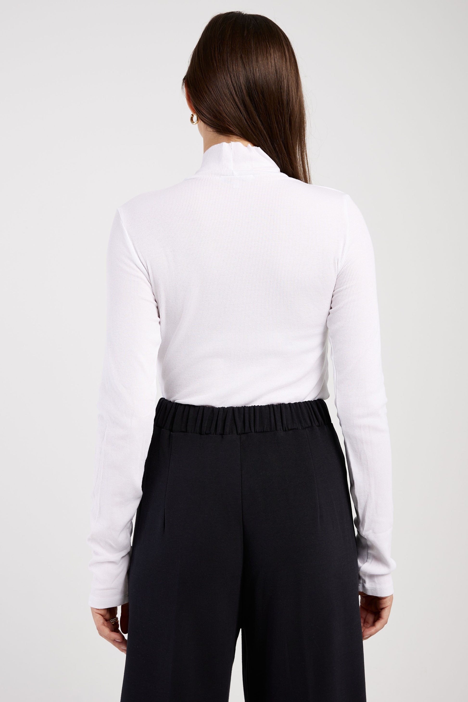 COTTON CITIZEN Verona Turtleneck Top in White