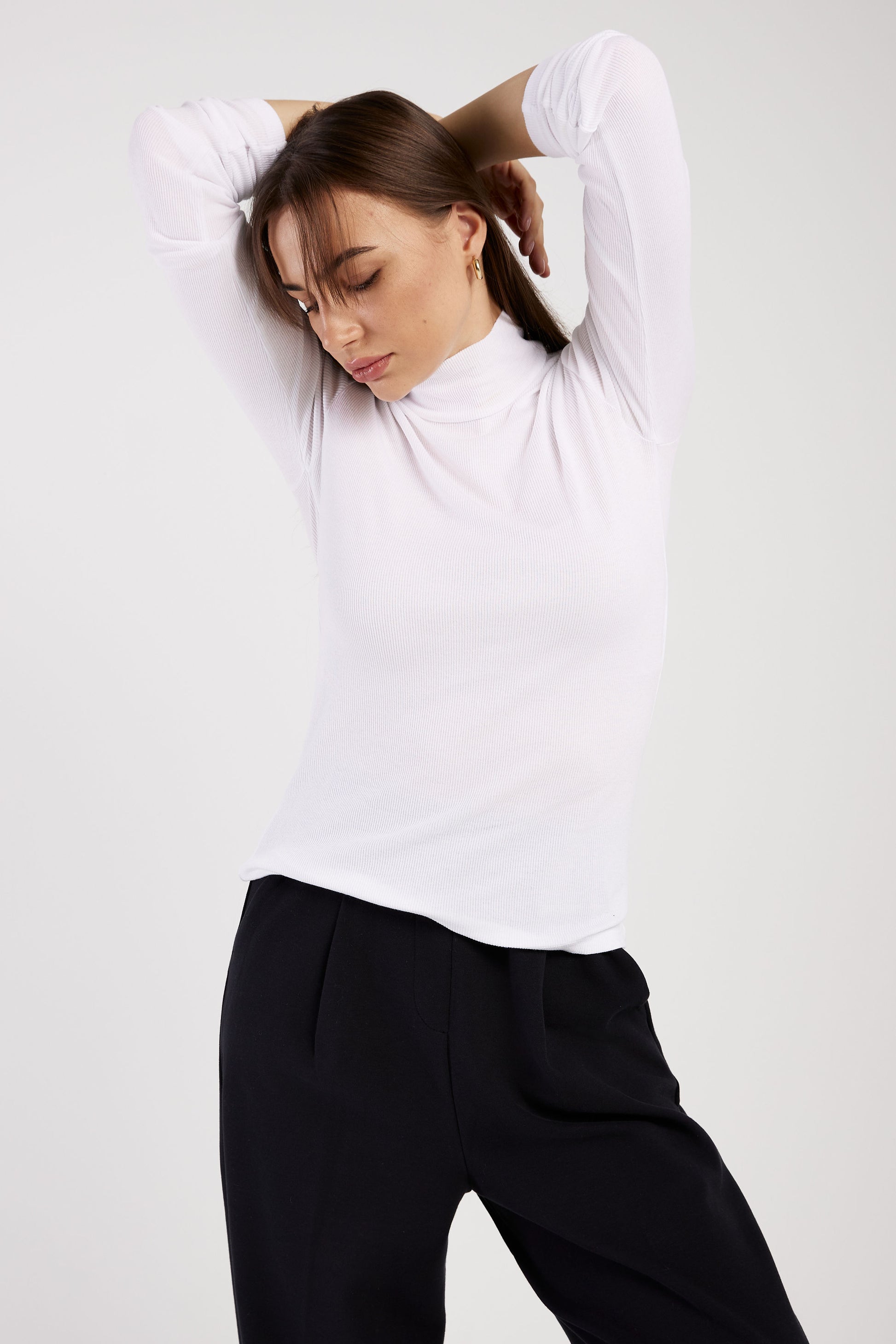 COTTON CITIZEN Verona Turtleneck Top in White