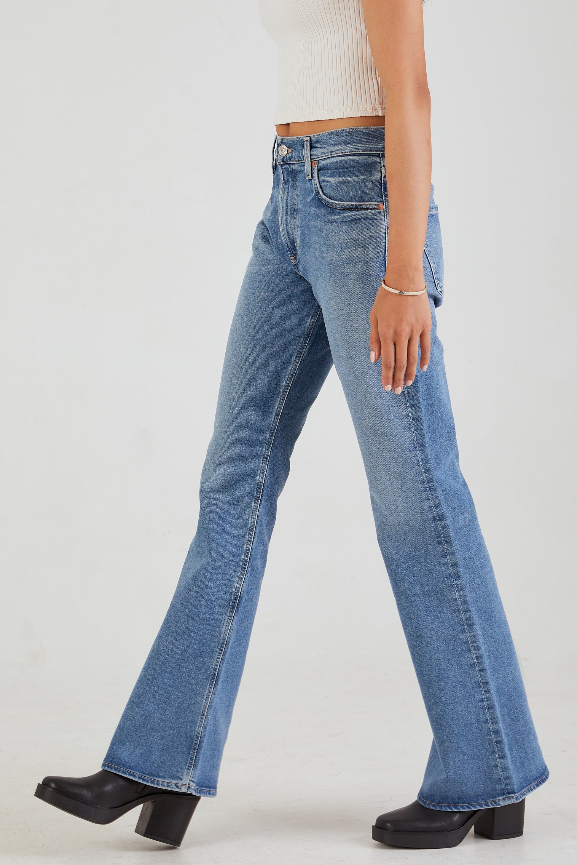 CITIZENS OF HUMANITY Isola Flare 32" Jean in Pegasus