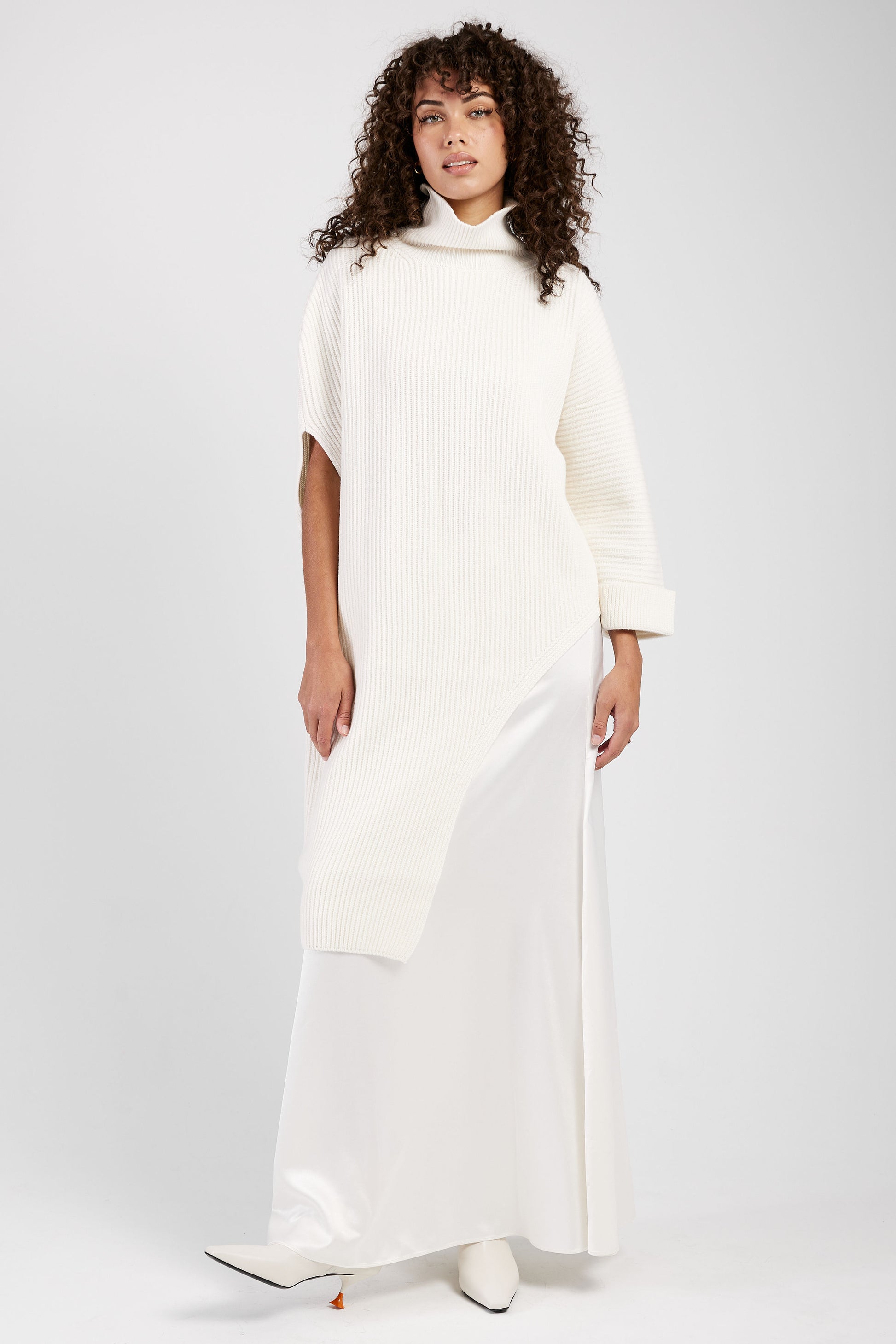 FABIANA FILIPPI Asymmetric High Neck Cape in Raffia