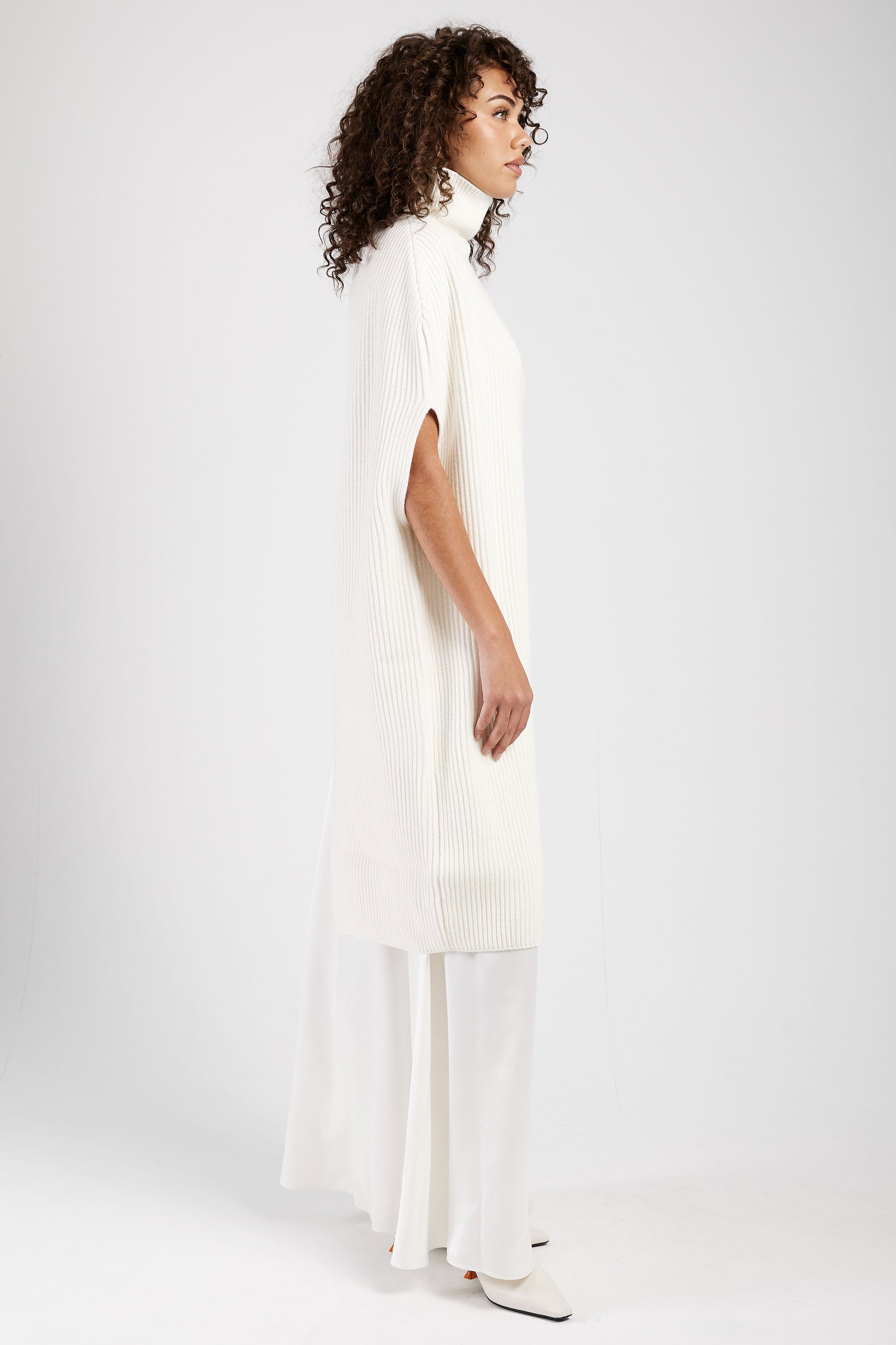 FABIANA FILIPPI Asymmetric High Neck Cape in Raffia