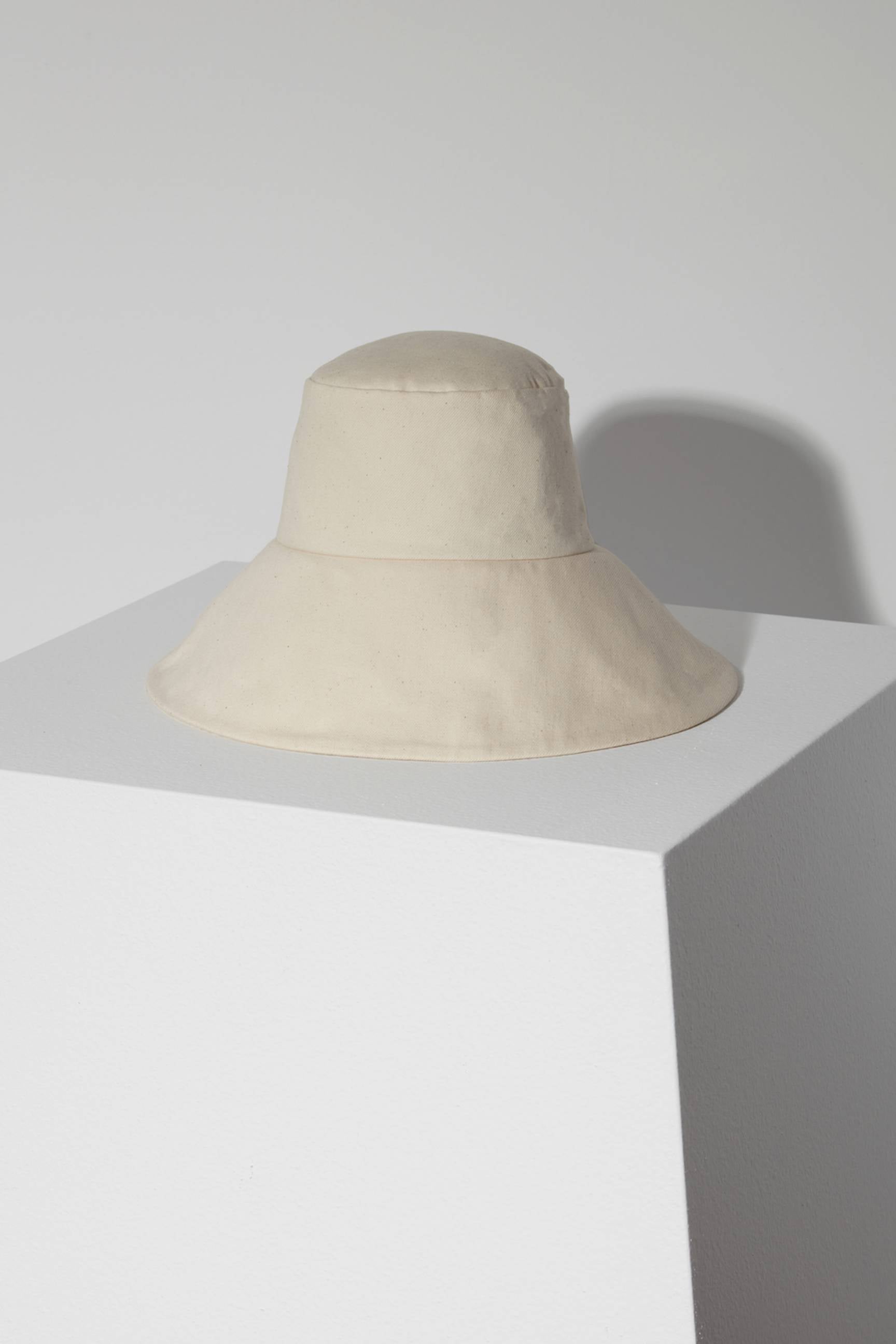 JANESSA LEONÉ Walker Bucket Hat in Off White