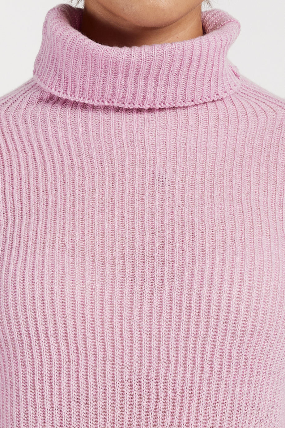 PRIVATE 0204 Light Cashmere Turtleneck Sweater in Rose