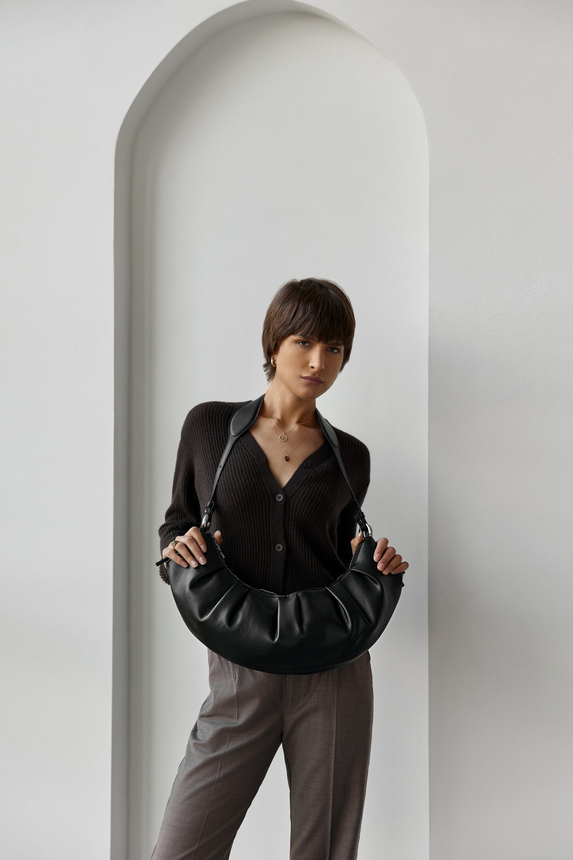 THEMOIRè Crisali Vegan Shoulder Bag in Black