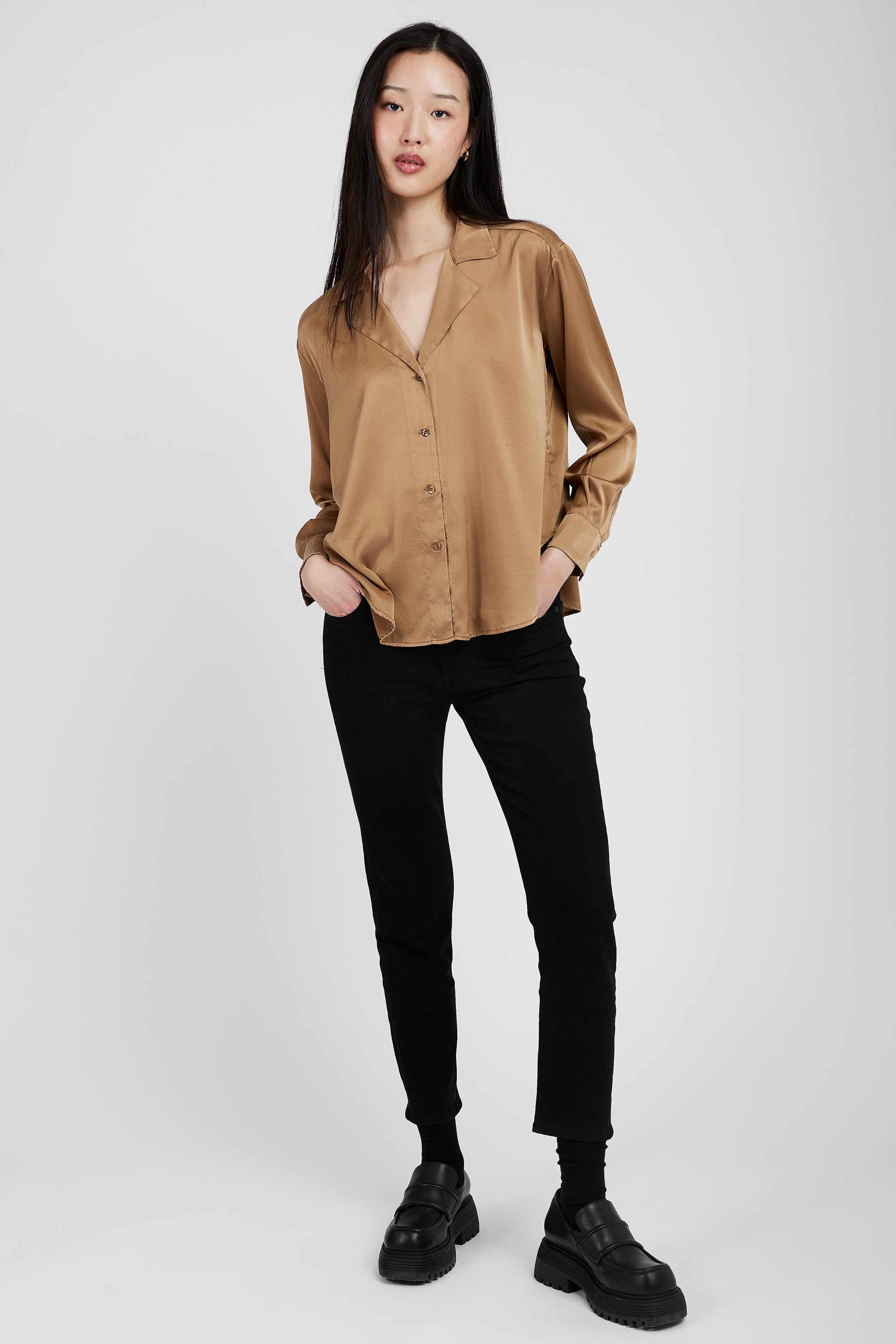 TANDEM Silk V-Neck Shirt in Camel