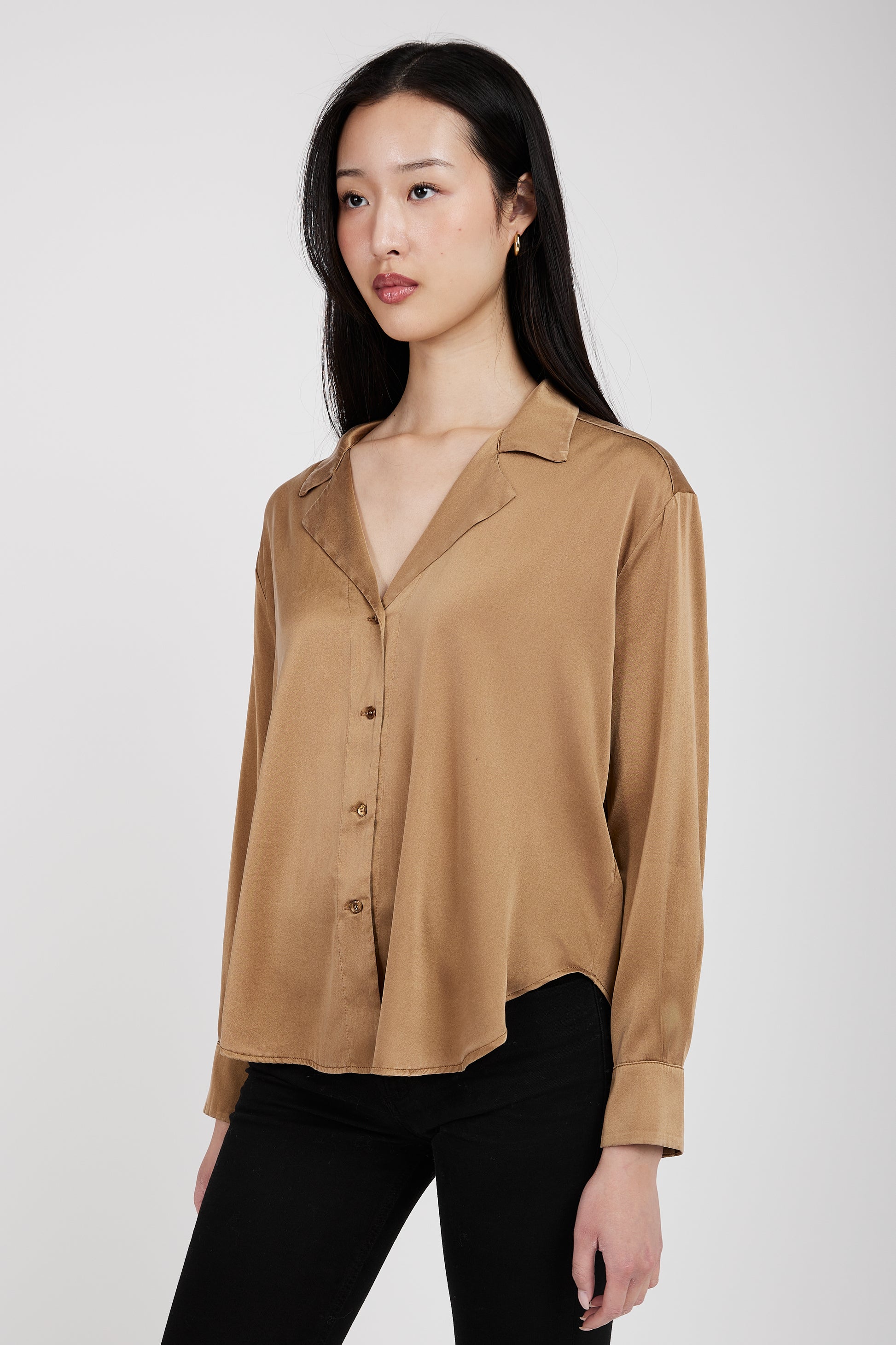 TANDEM Silk V-Neck Shirt in Camel