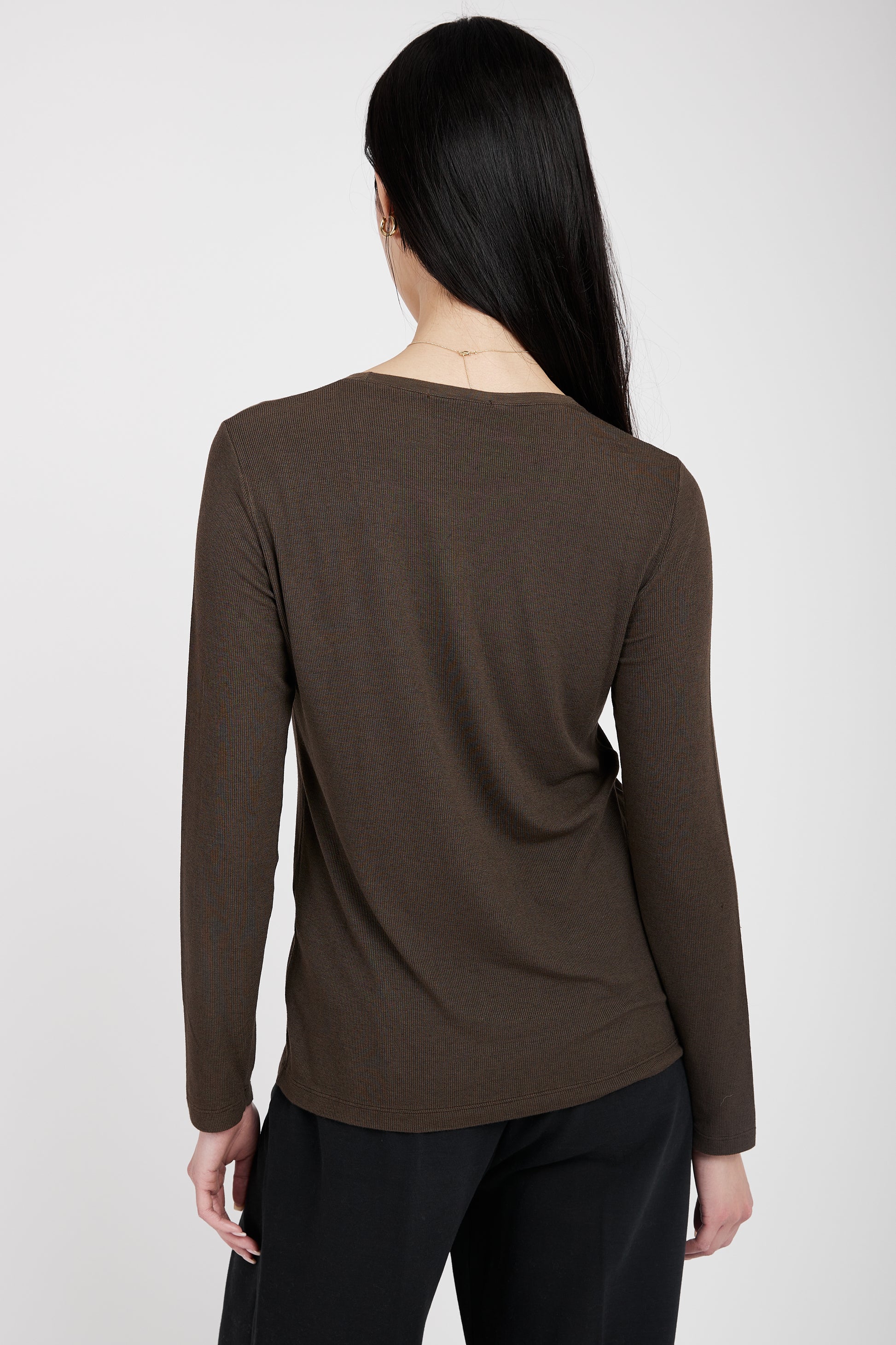 TRANSIT Long Sleeve V-Neck Top in Chocolate