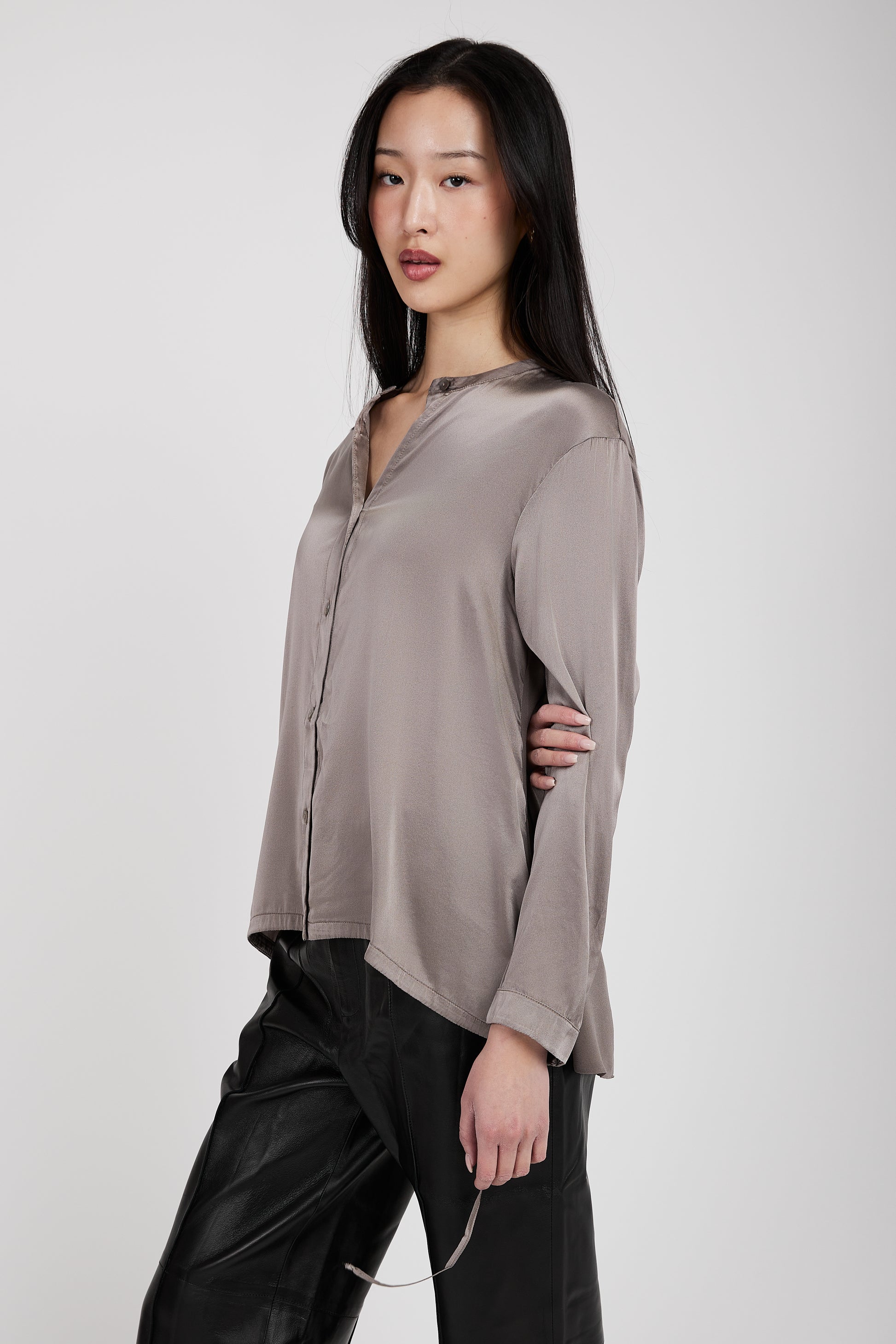 TRANSIT Stretch Silk Shirt in Taupe