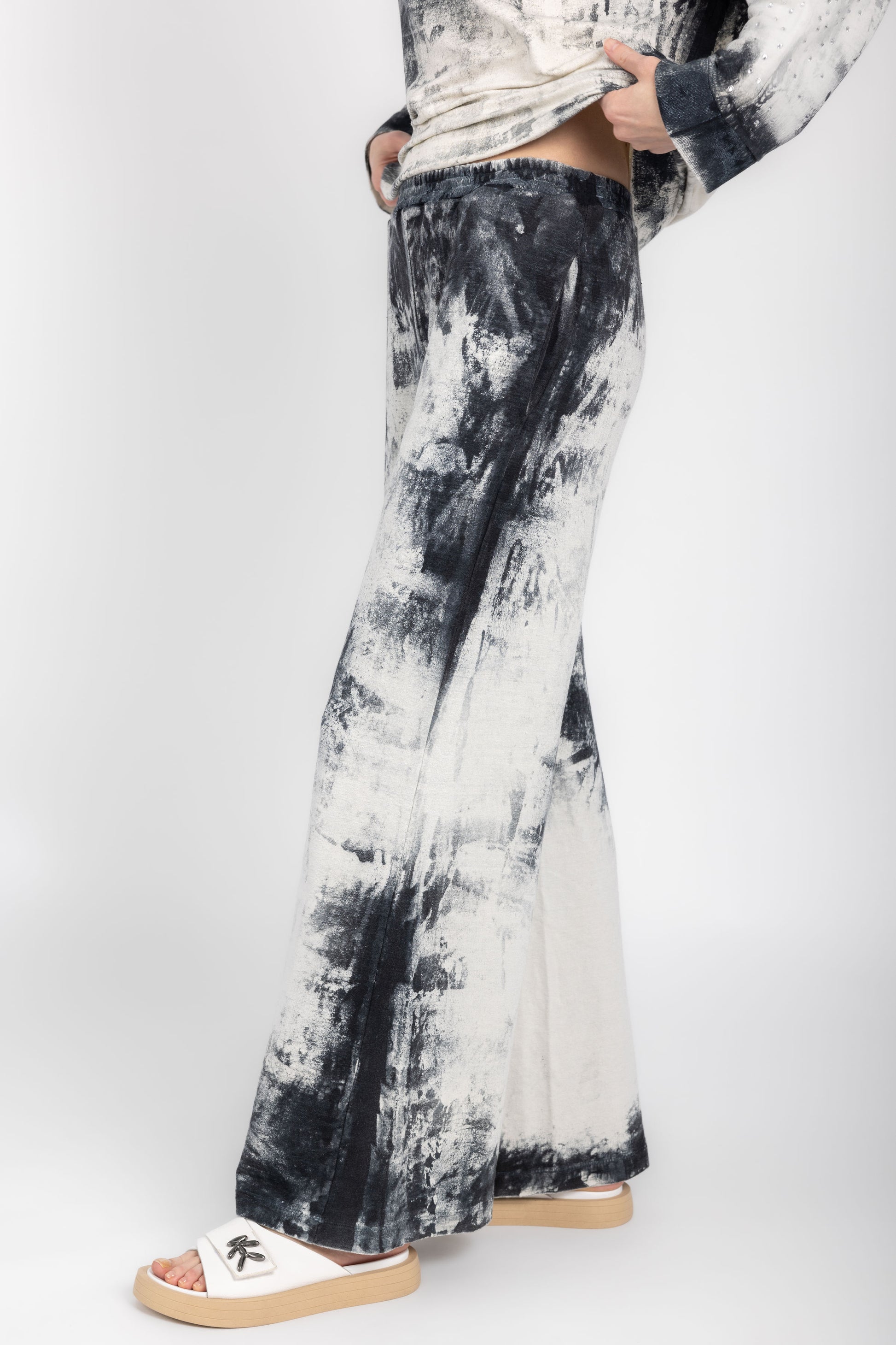 AVANT TOI Marmo Effect Palazzo Sweatpant in Nero