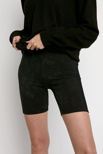 COTTON CITIZEN Siena Biker Short in Graphite Crystal