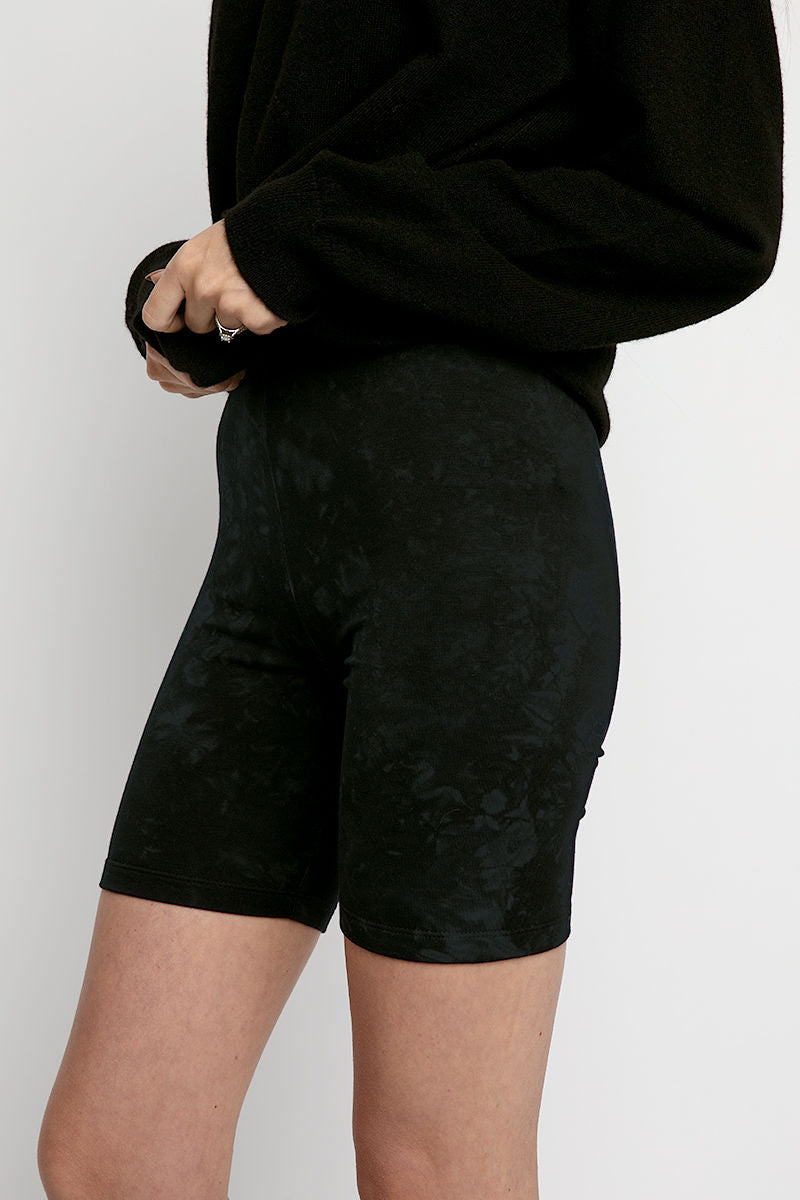 COTTON CITIZEN Siena Biker Short in Graphite Crystal