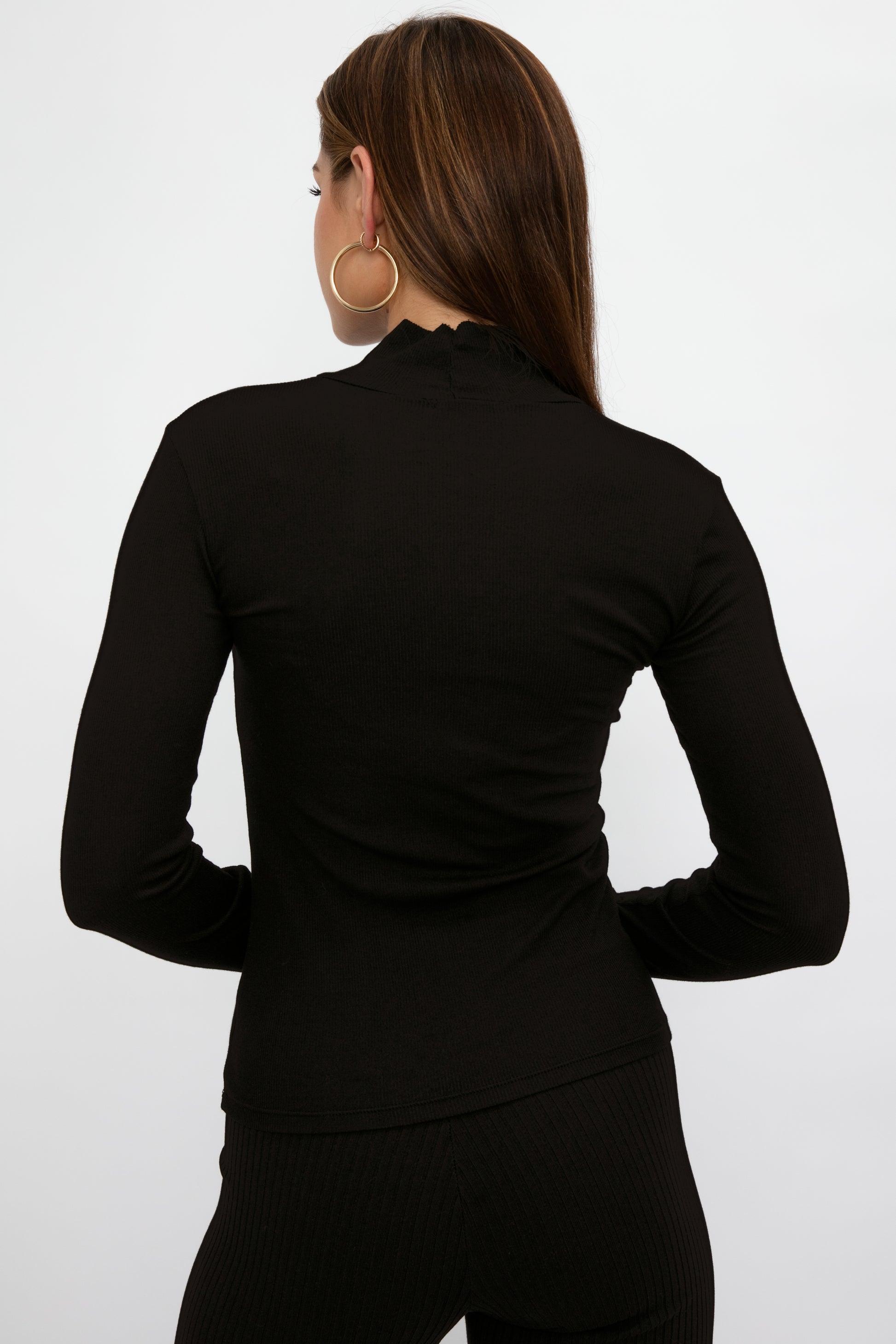 COTTON CITIZEN Verona Turtleneck in Jet Black