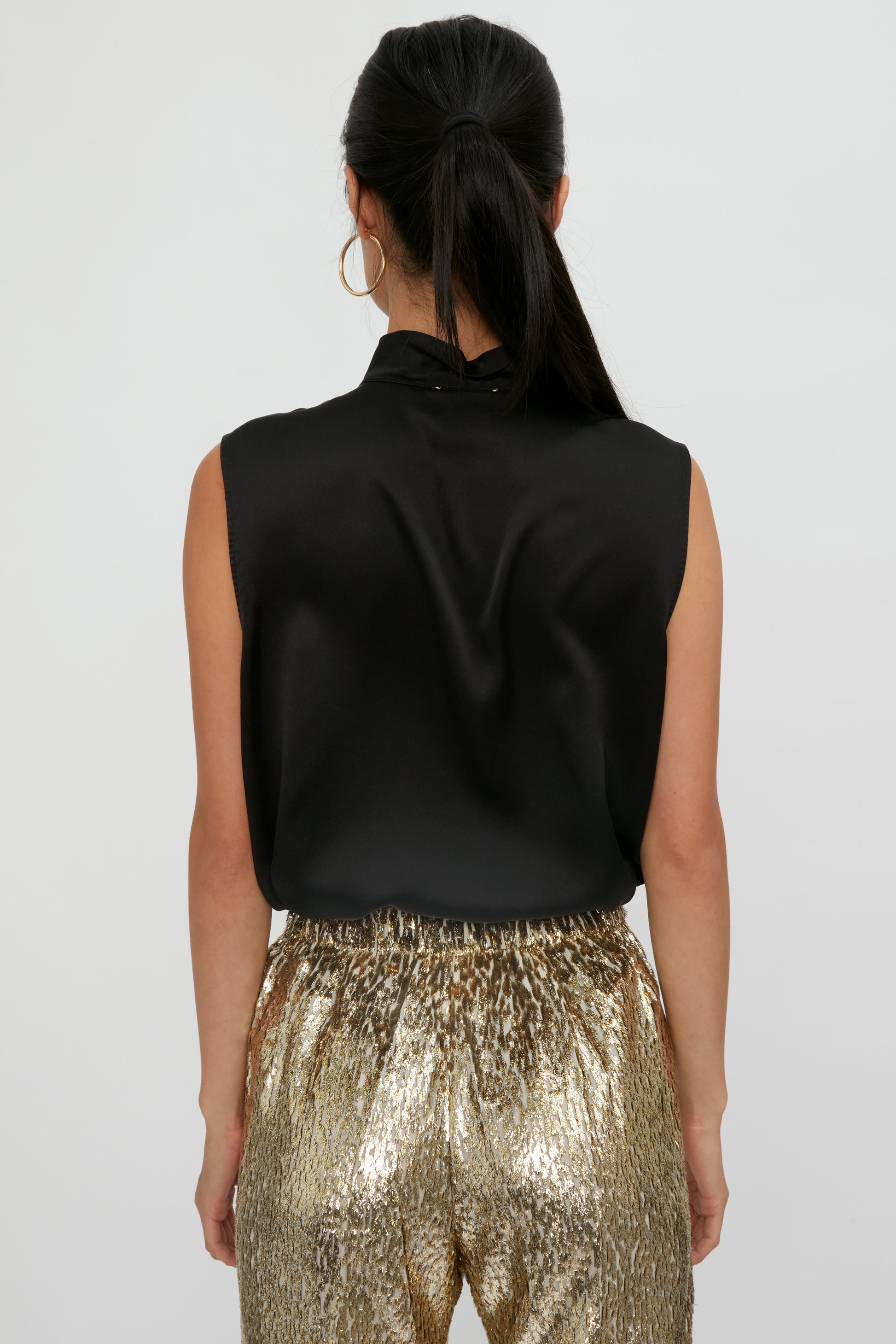 FORTE FORTE Satin Silk Sleeveless Blouse with Bow in Nero