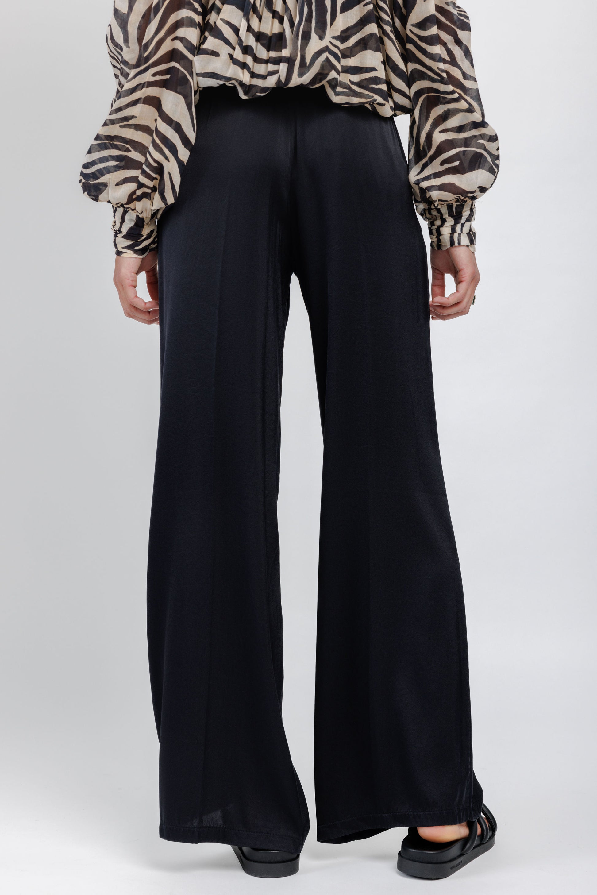FORTE FORTE Stretch Silk Pant in Noir