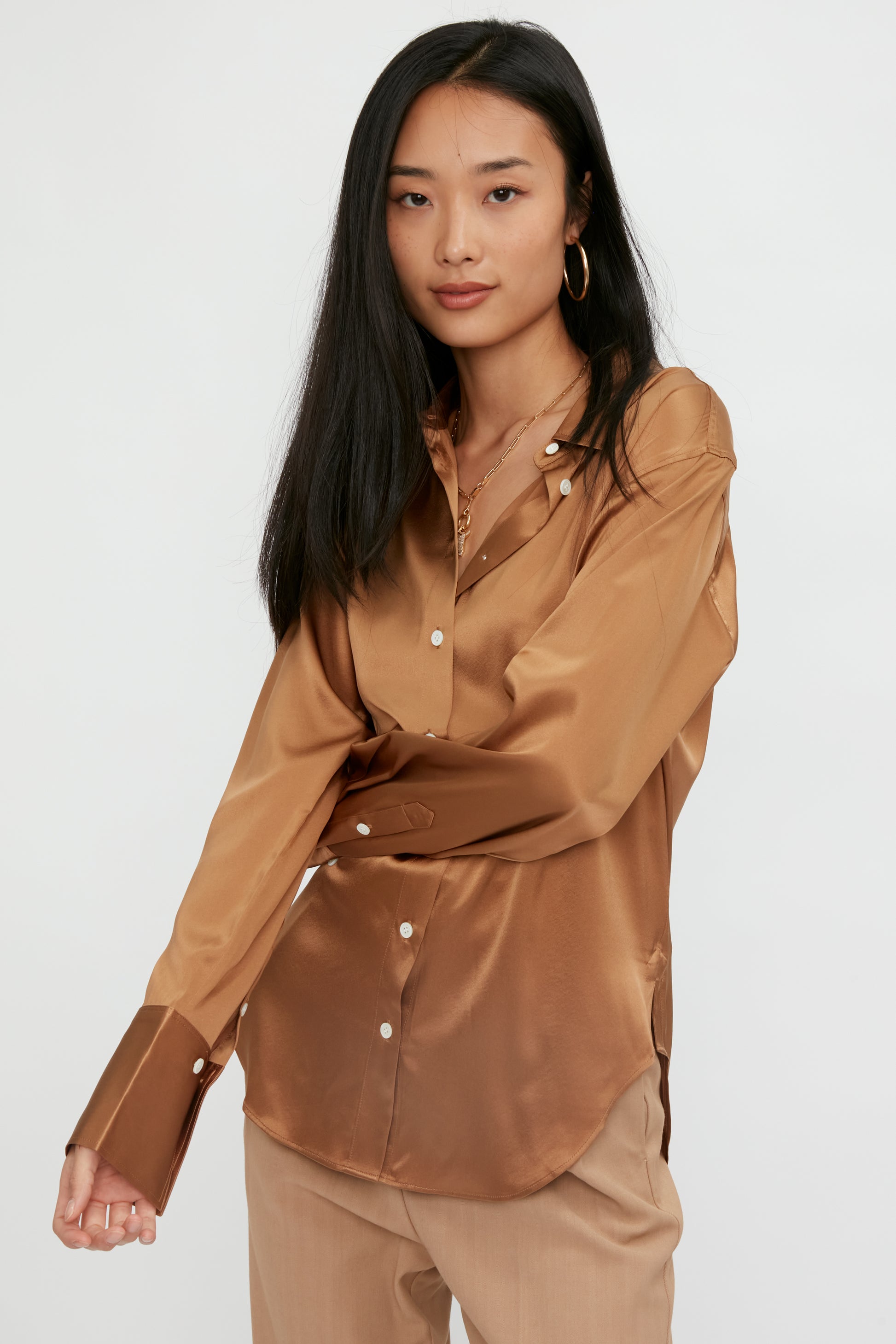 FRAME The Standard Shirt in Camel