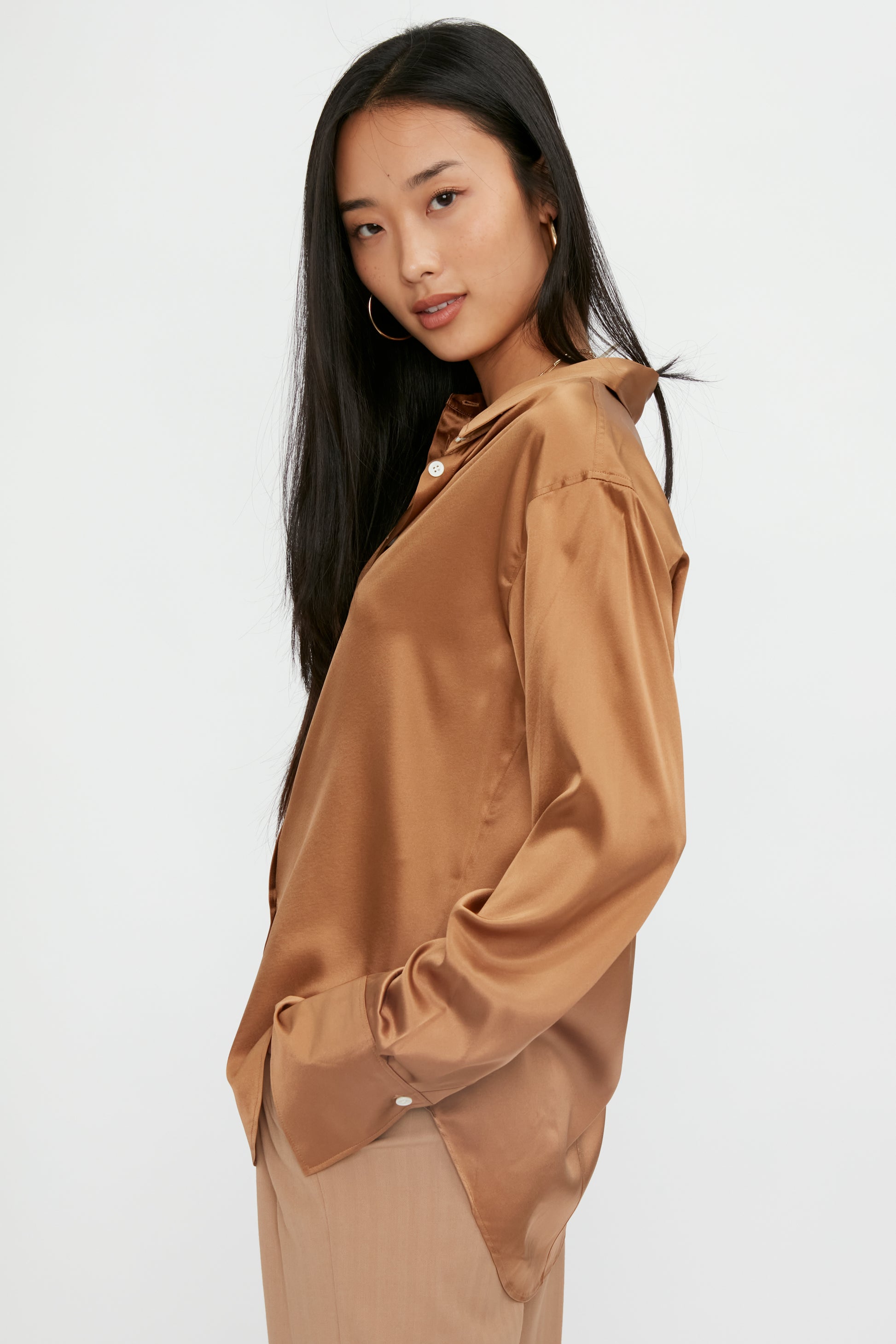 FRAME The Standard Shirt in Camel