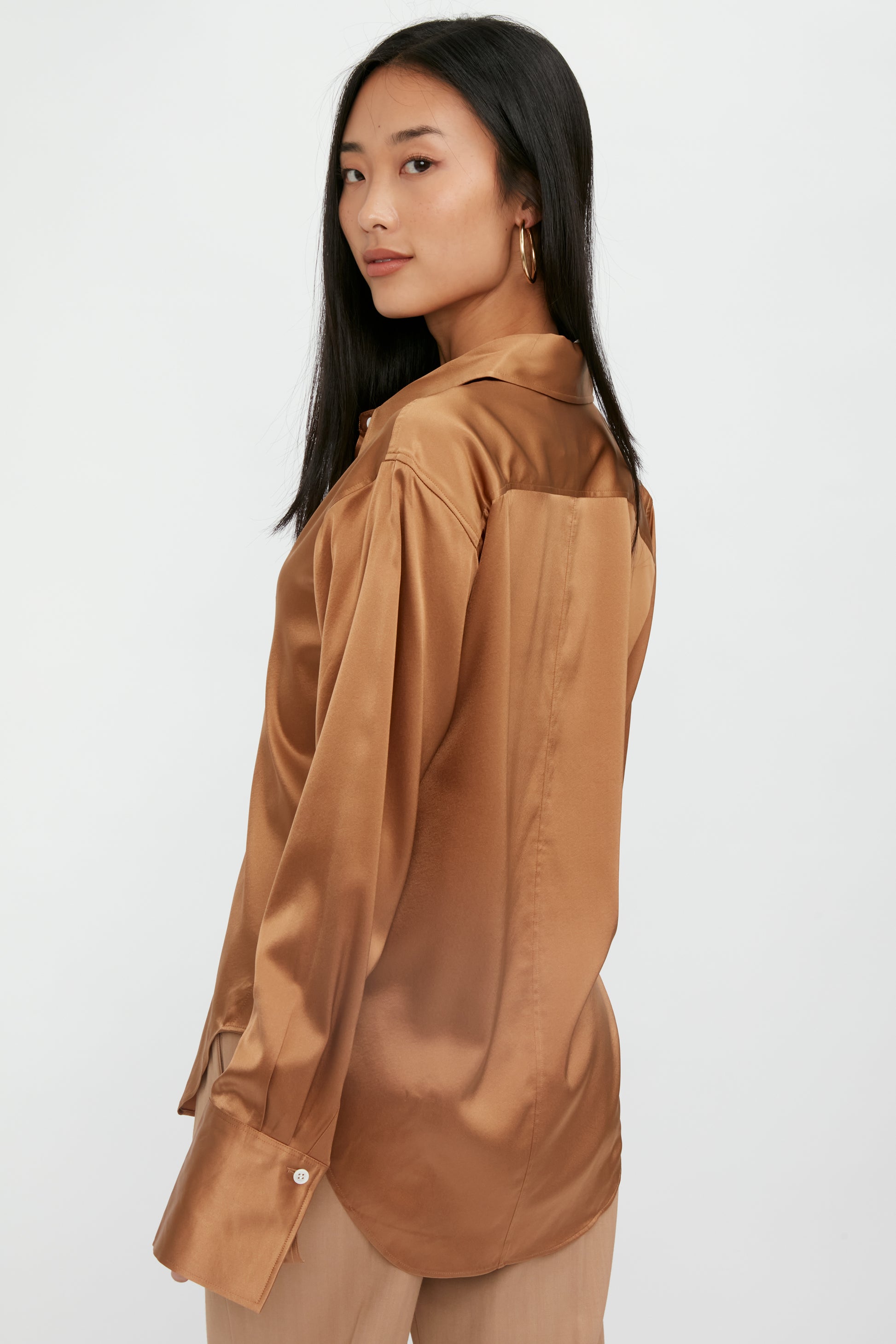 FRAME The Standard Shirt in Camel