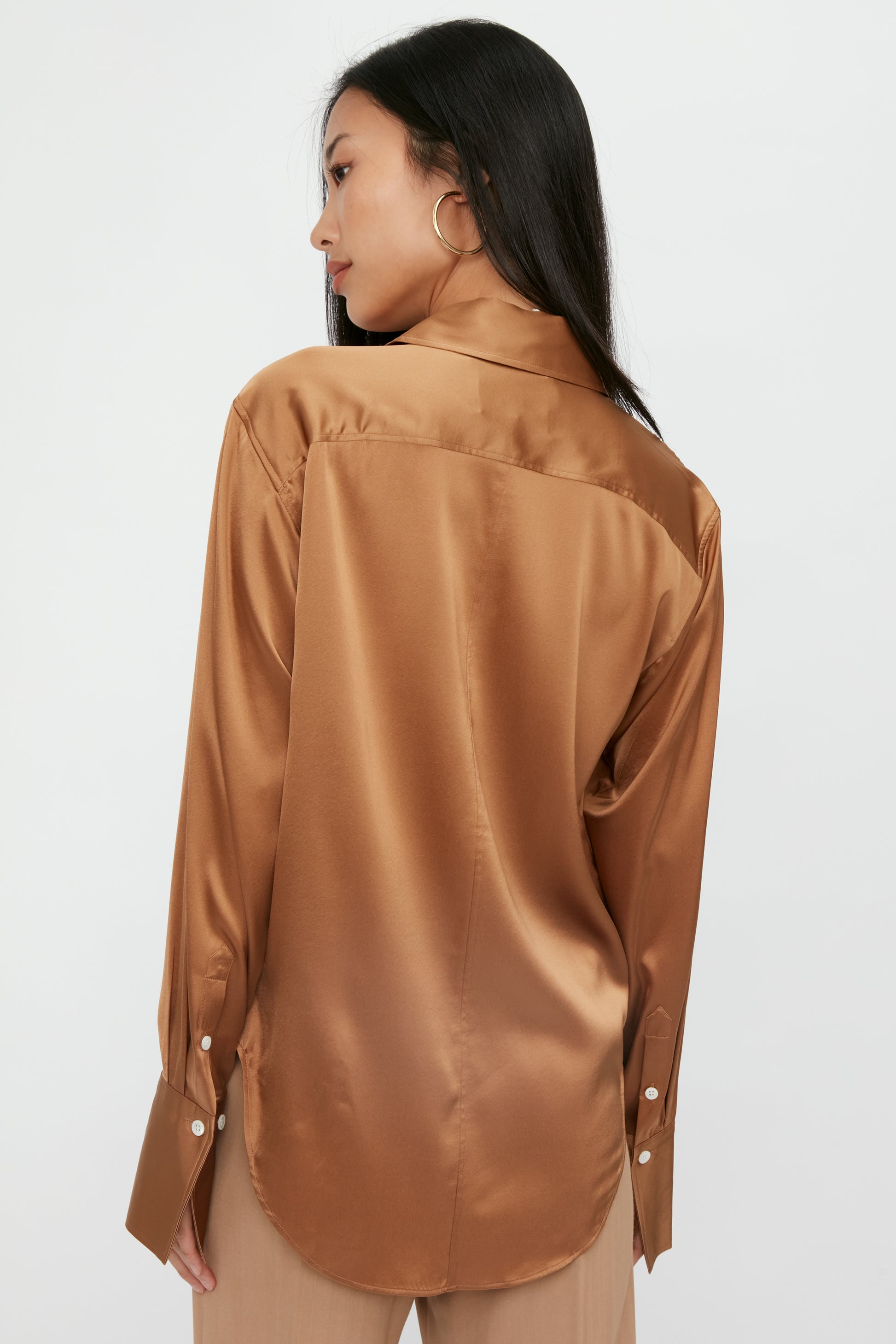 FRAME The Standard Shirt in Camel