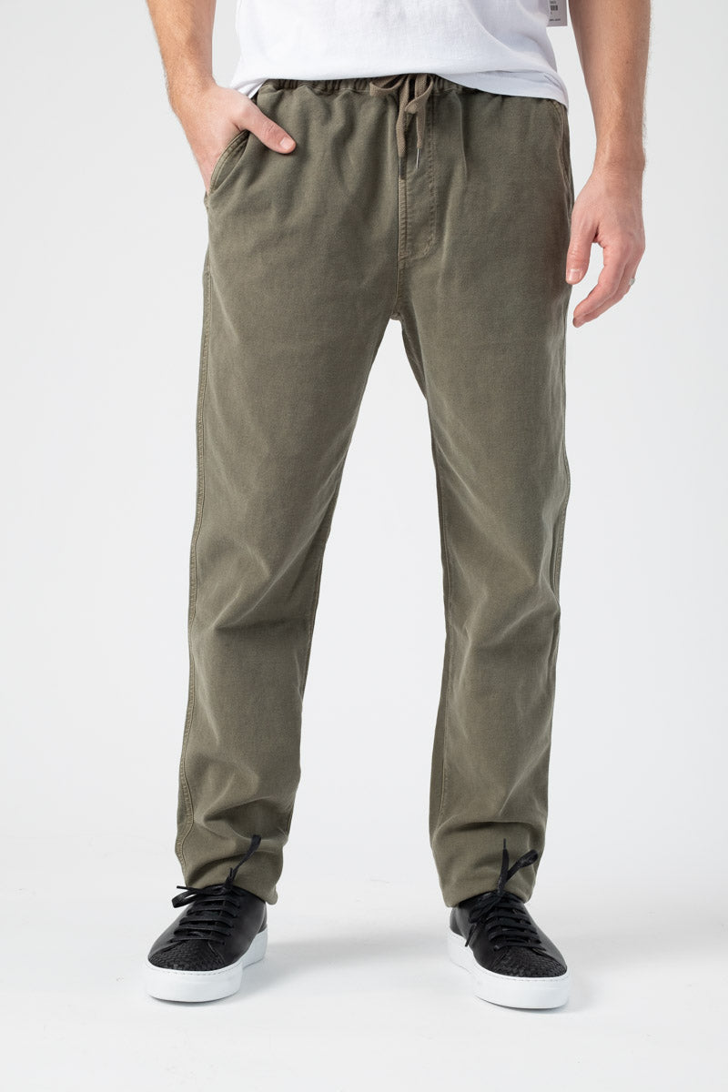 FRAME Drawstring Pant in Army
