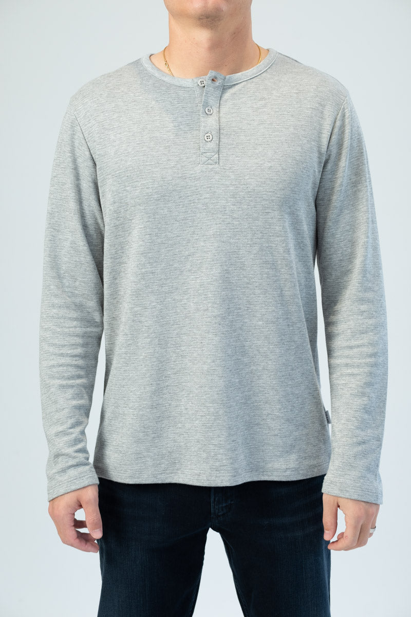 FRAME Long Sleeve Henley Shirt in Gris