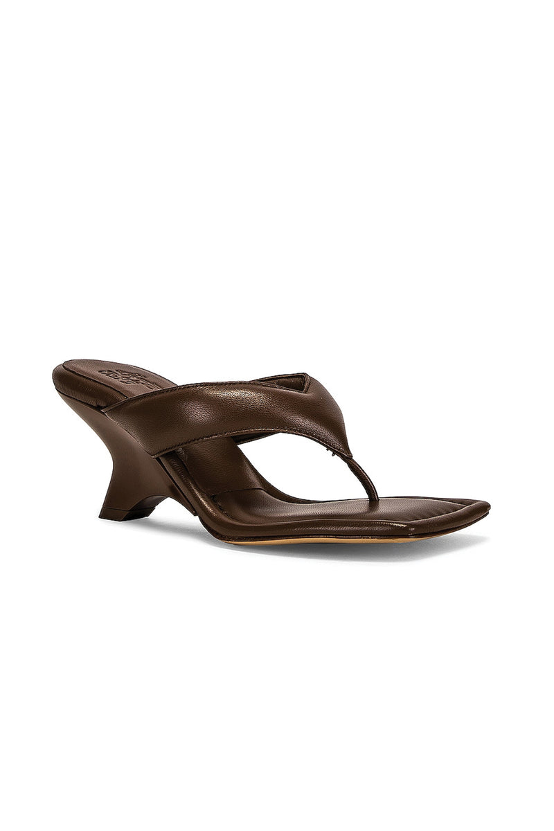 Gia 6 Puffy Leather Thong Sandal in Coffee