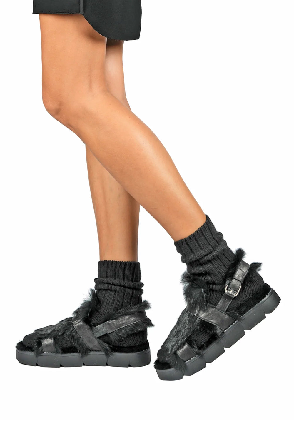 HENRY BEGUELIN Leather Vegetal Wash Sandal with Fur in Nero