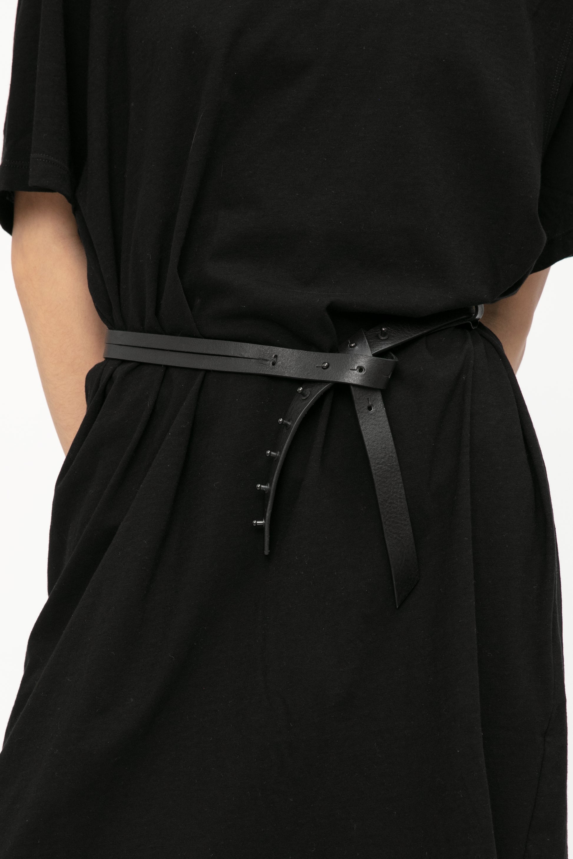 ISABEL BENENATO Slim Leather Belt in Black