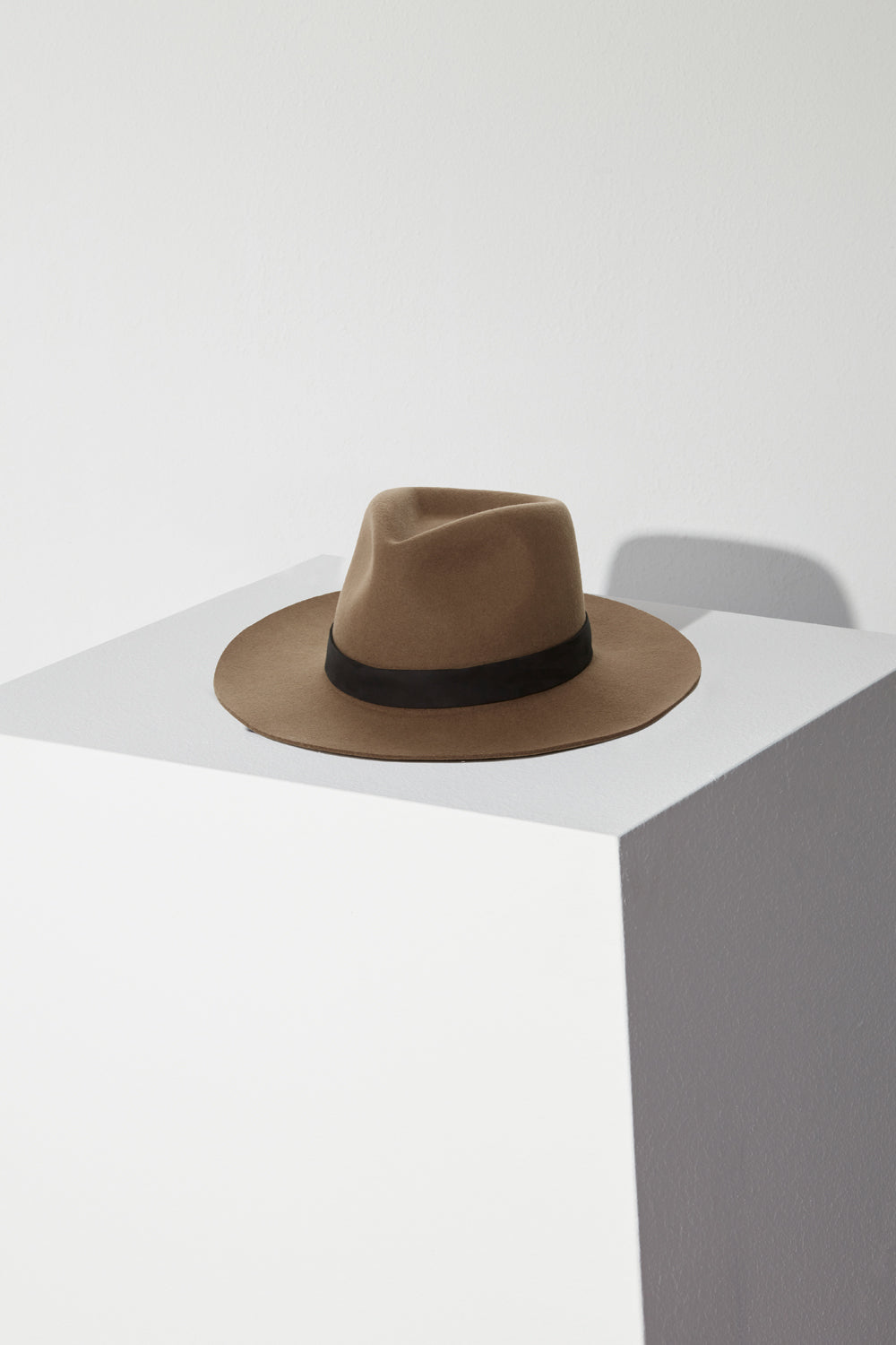 JANESSA LEONÉ Luca Fedora Hat in Camel