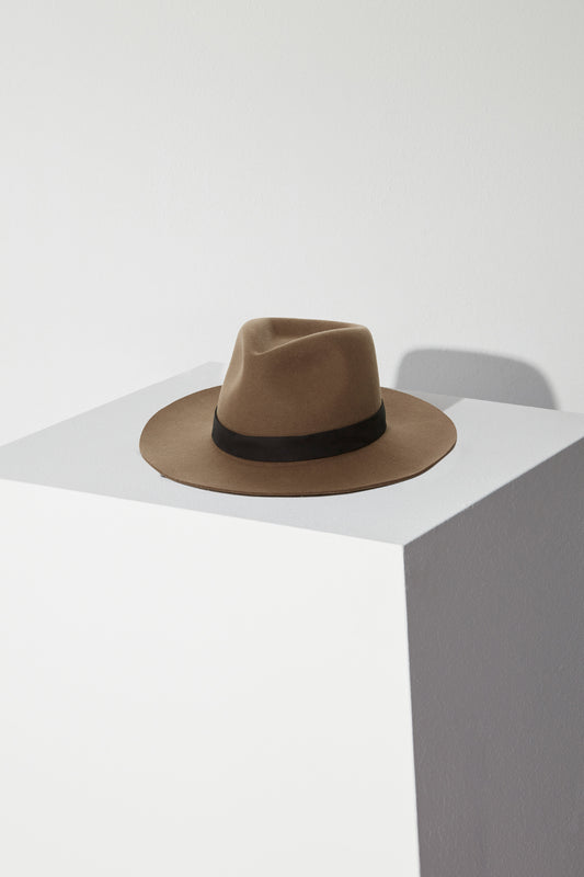 JANESSA LEONÉ Luca Fedora Hat in Camel
