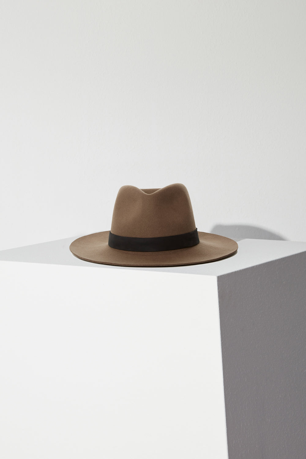 JANESSA LEONÉ Luca Fedora Hat in Camel