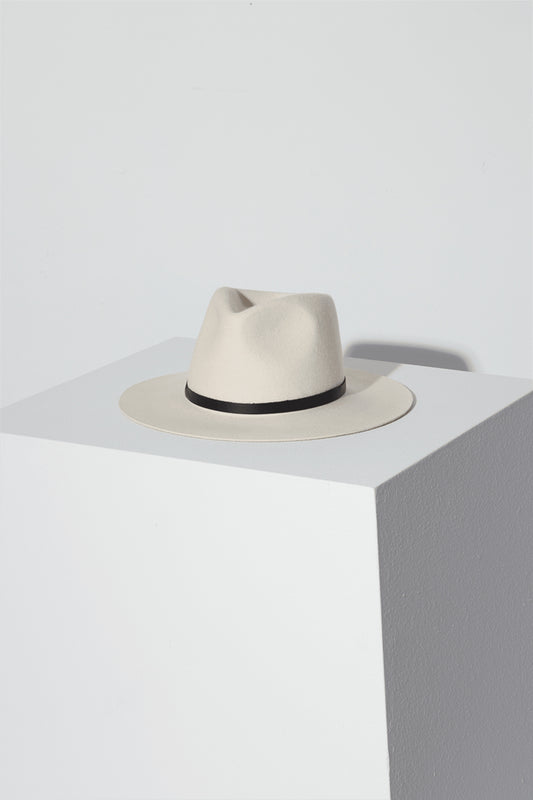 JANESSA LEONÉ Luca Fedora Hat in Creme