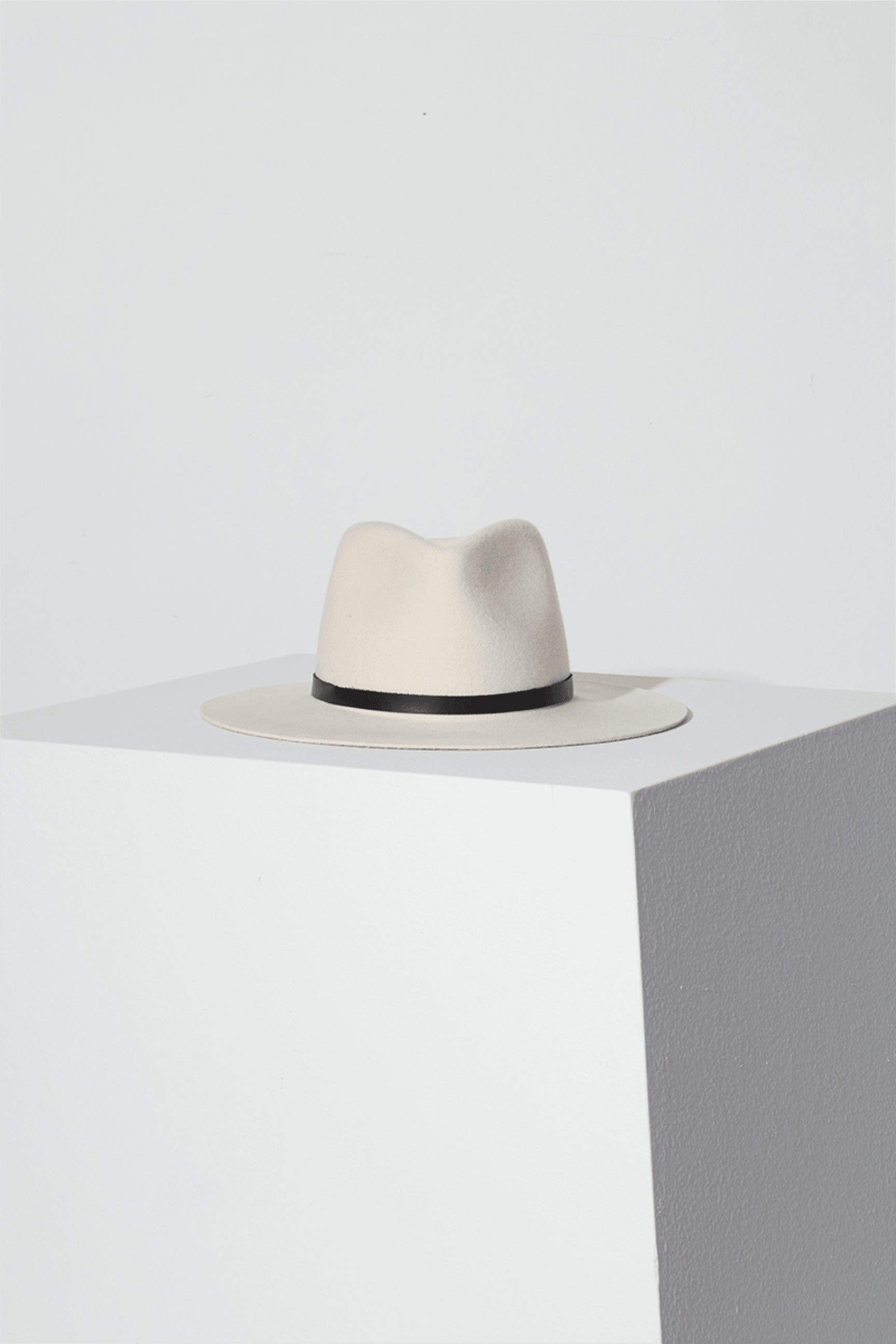 JANESSA LEONÉ Luca Fedora Hat in Creme