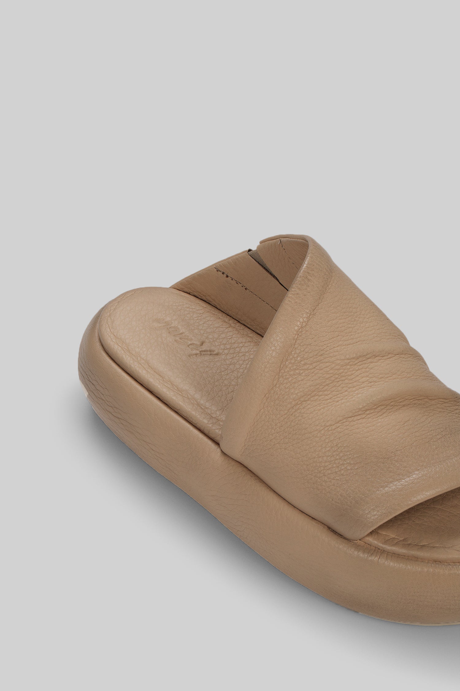 MARSÈLL Ciambellona Leather Platform Slide in Hazelnut