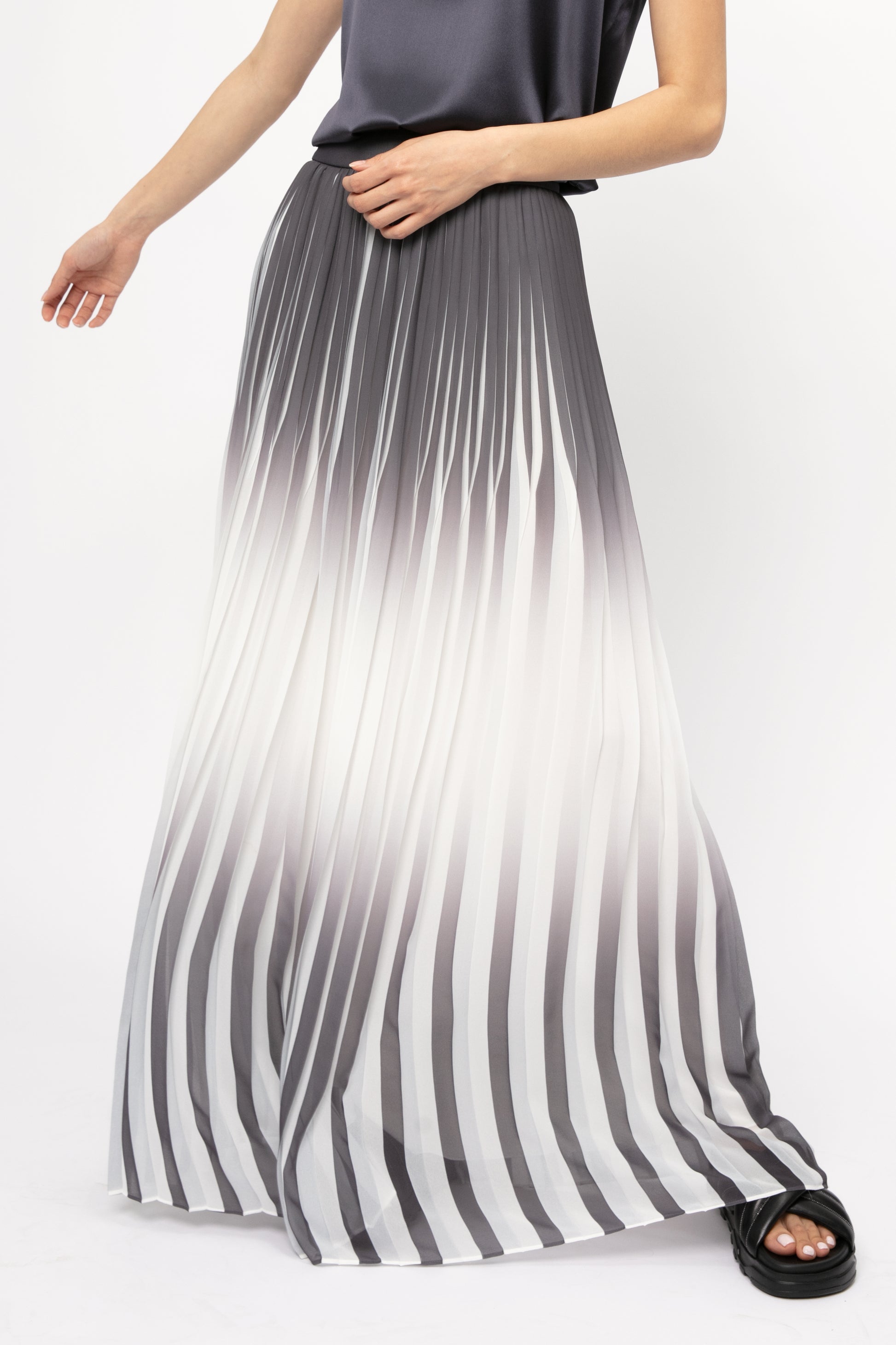 PESERICO Maxi Plissé Skirt in White and Shadow Blue
