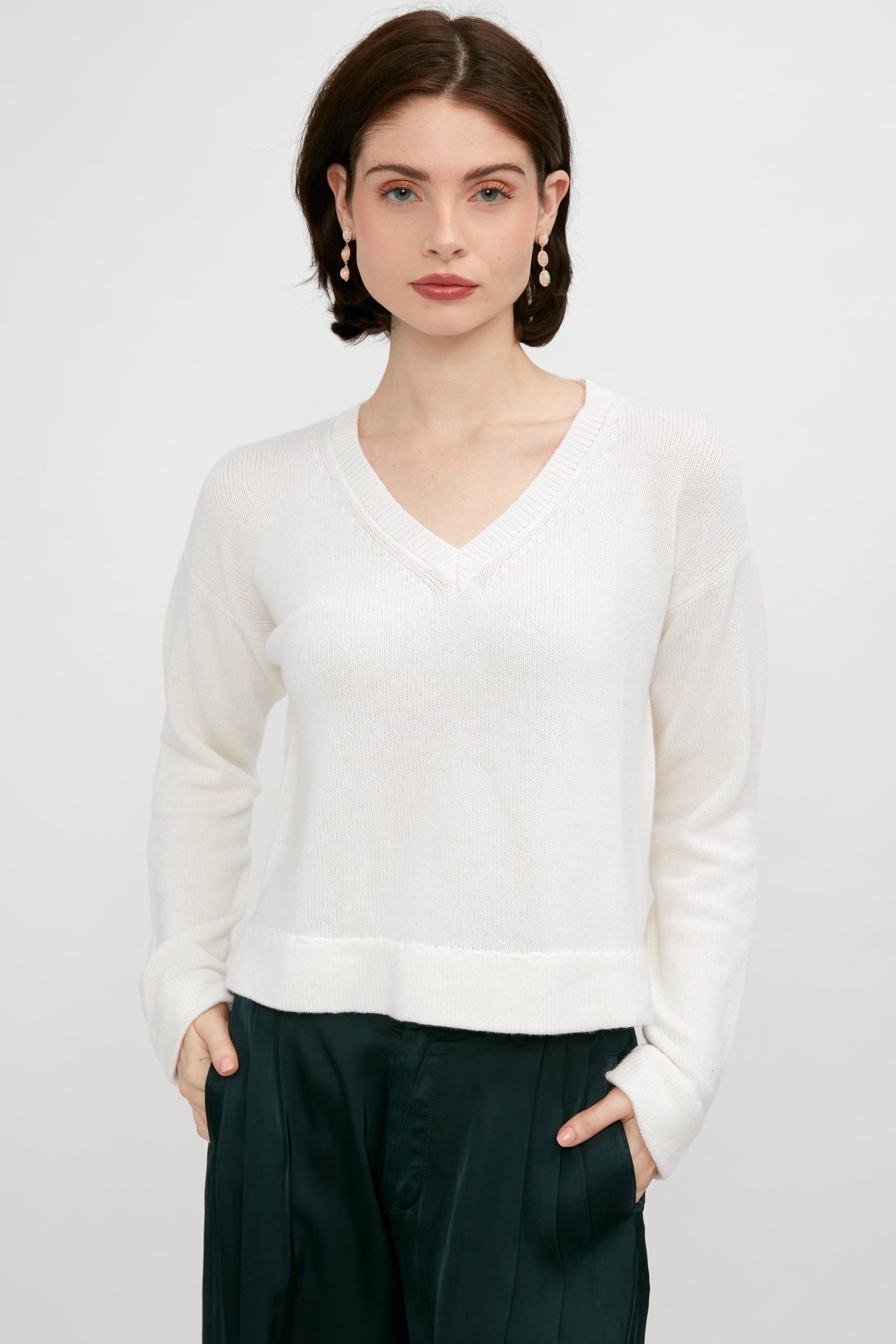 PRIVATE 0204 Cashmere Hand-Stitch V-Neck Sweater in White