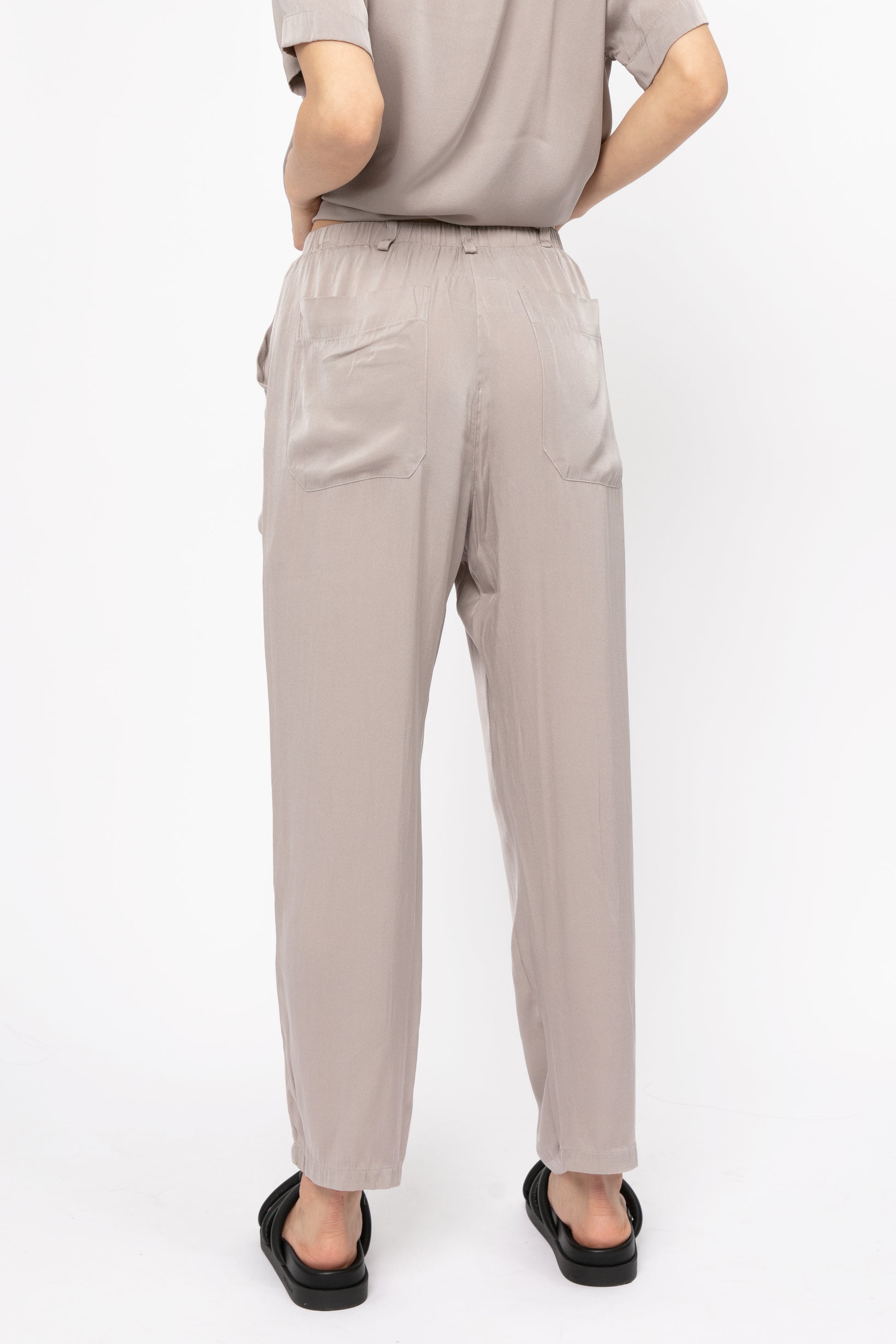 PRIVATE 0204 Silk Crop Pant in Greige