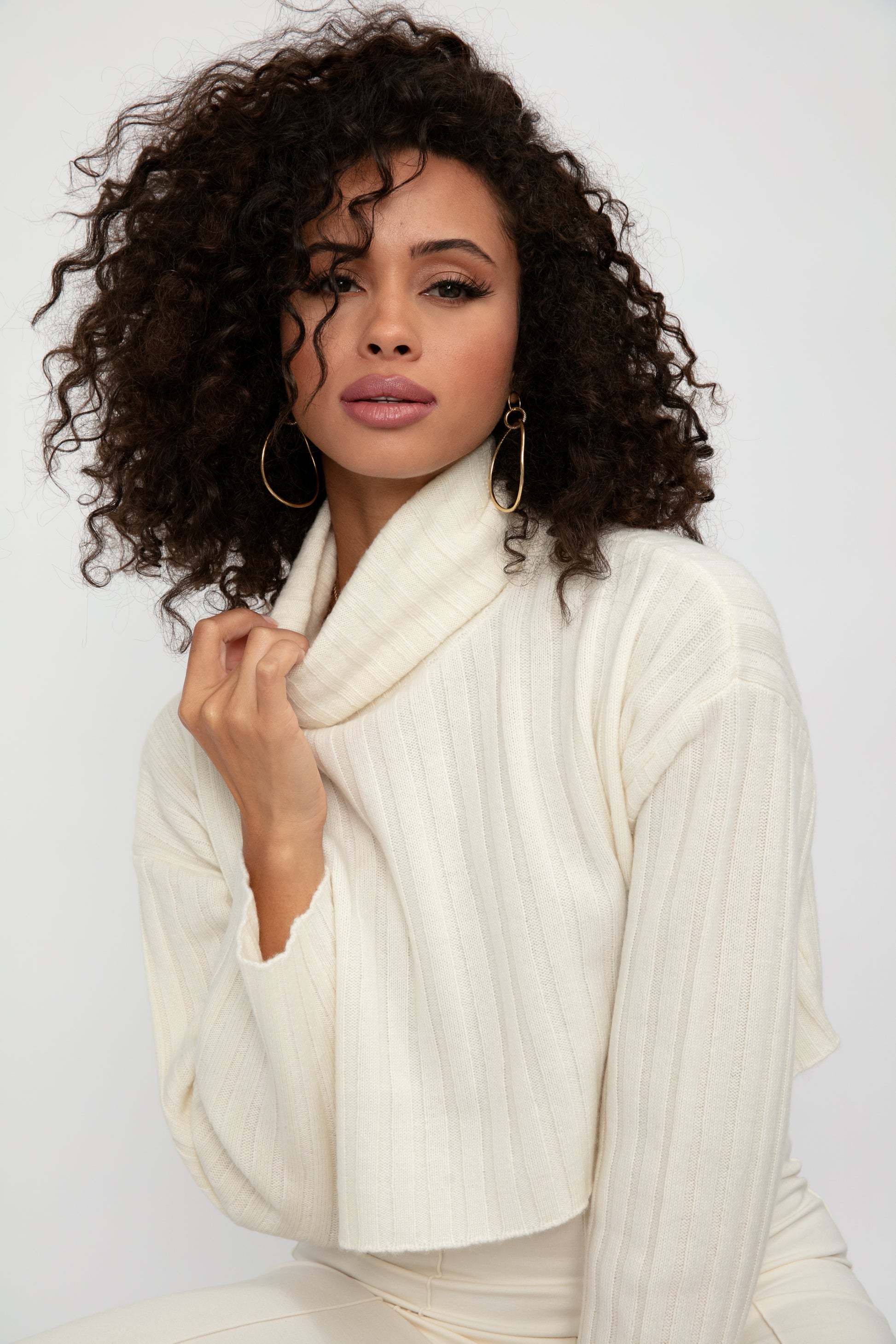 SABLYN Uma Cashmere Cropped Turtleneck Sweater in Gardenia