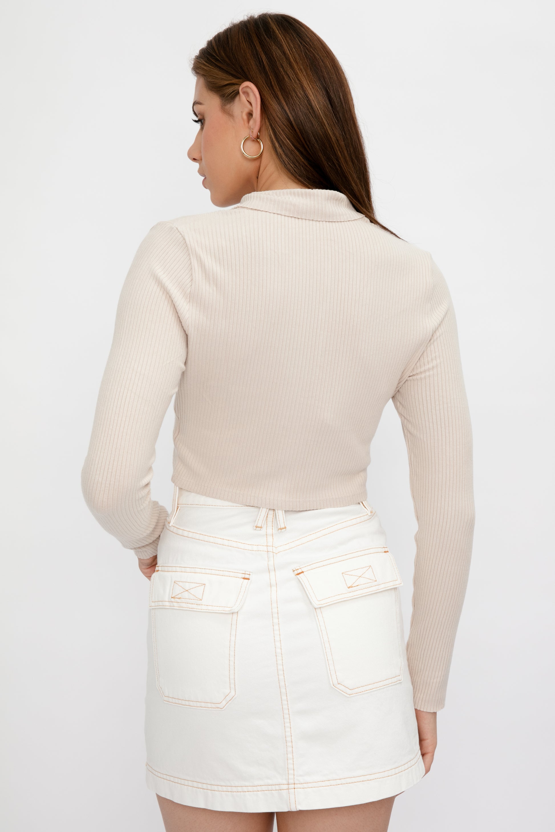 THE RANGE Alloy Ribbed Cropped Button Turtleneck in Limestone