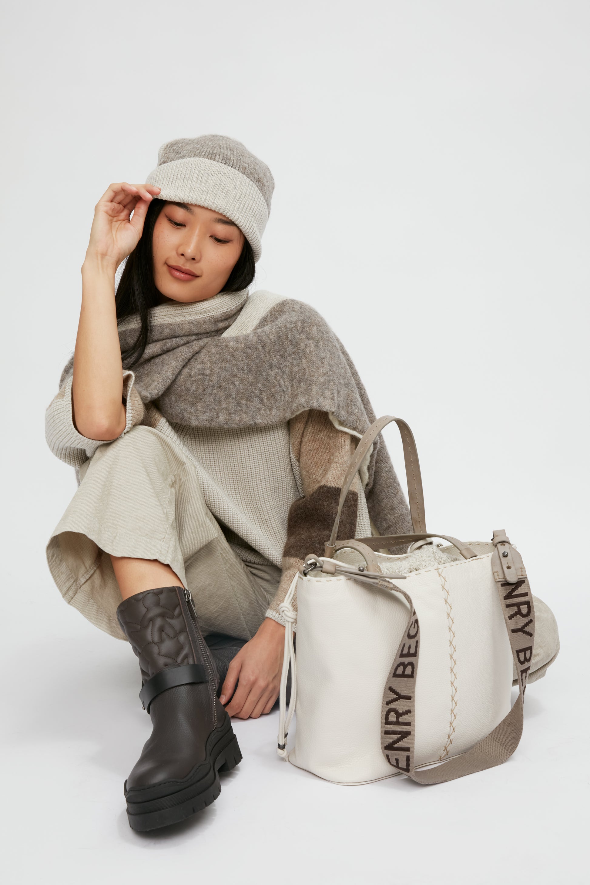 TRANSIT Knit Hat in Sand