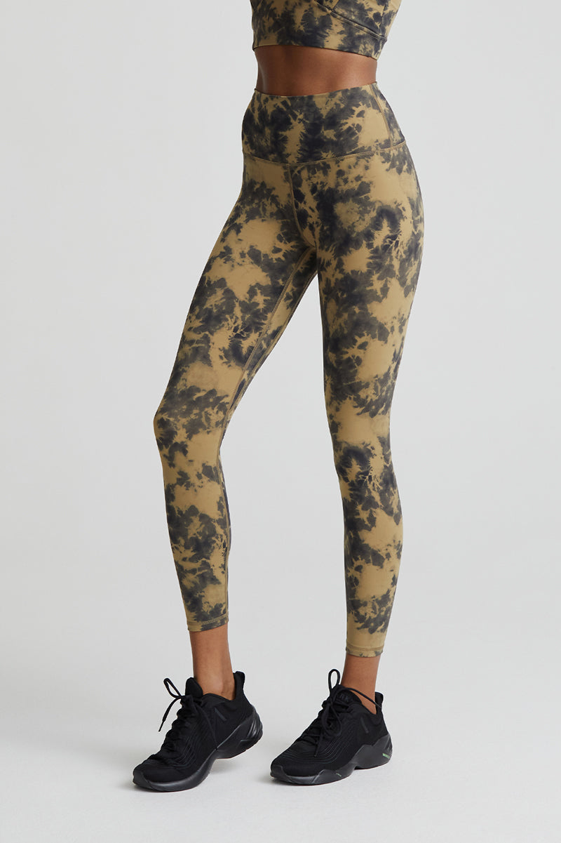 VARLEY Let's Go Pocket Legging in Flaxen Tie Dye