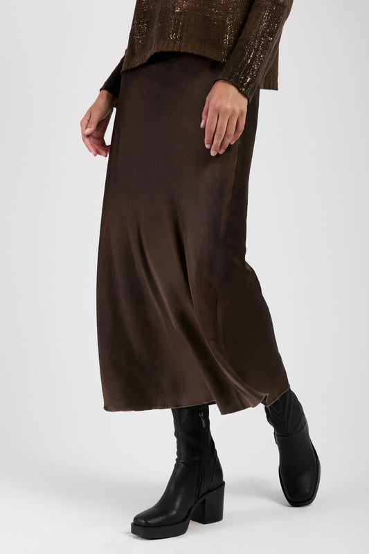 AVANT TOI Silk Midi Skirt in Sughero