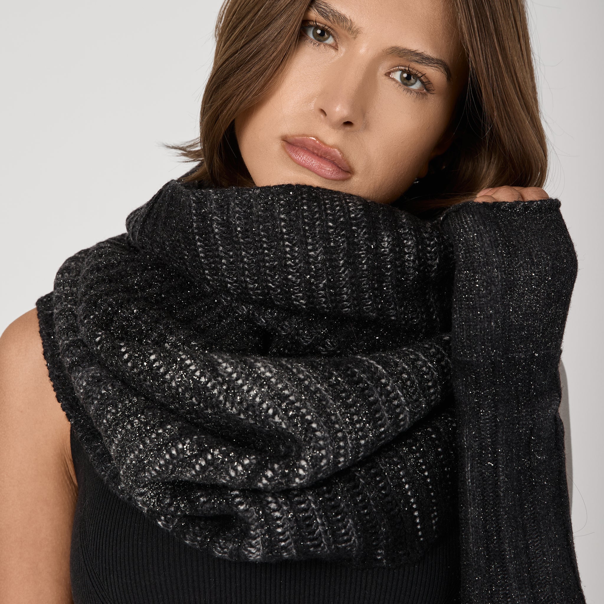 AVANT TOI Silver Dust Effect Corn Cob Stitch Neck-Warmer in Nero