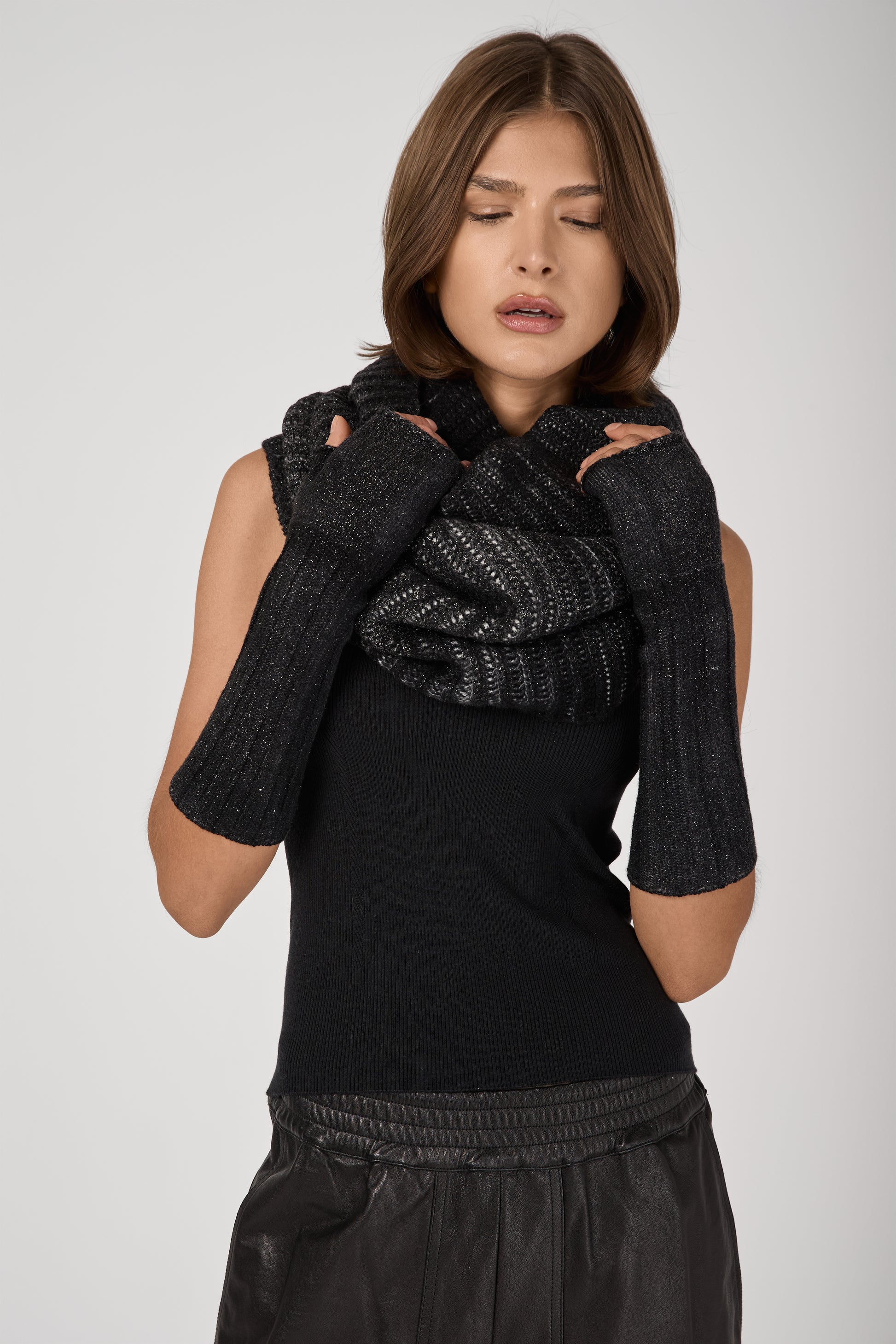 AVANT TOI Silver Dust Effect Corn Cob Stitch Neck-Warmer in Nero