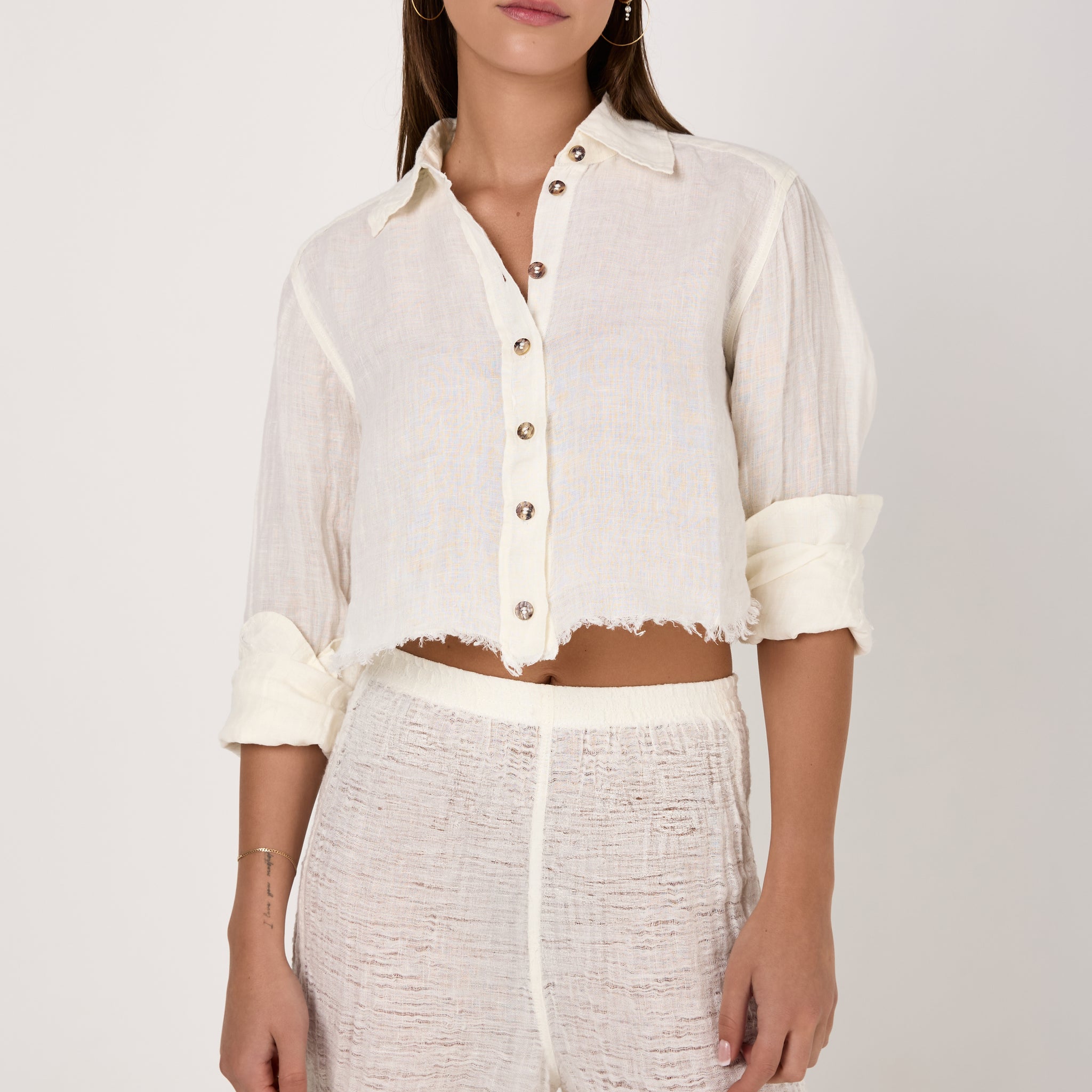 Top Valè Battista Linen Cropped Shirt in Latte