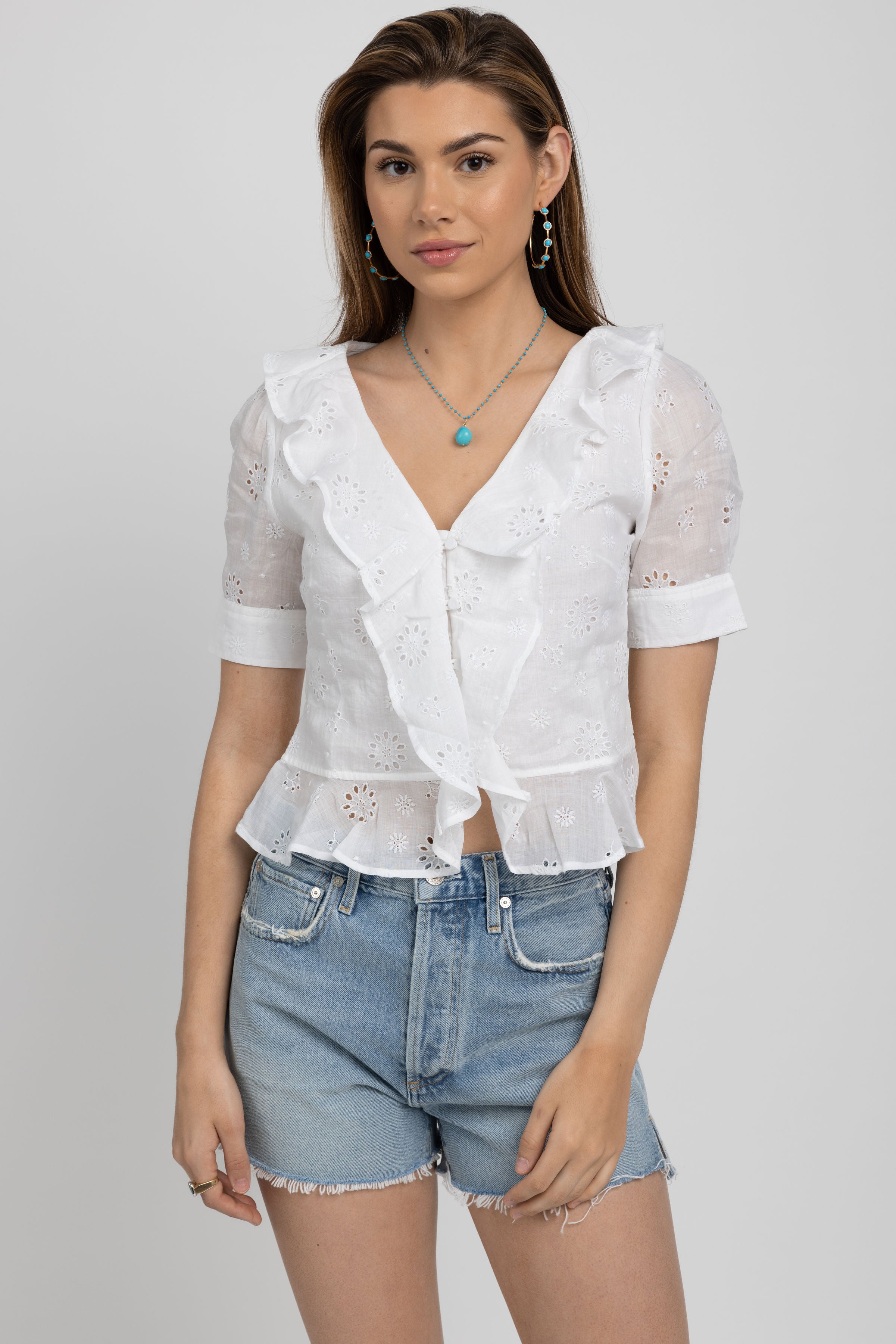 FRAME Ruffle Front Short Sleeve Top | White | T. Boutique