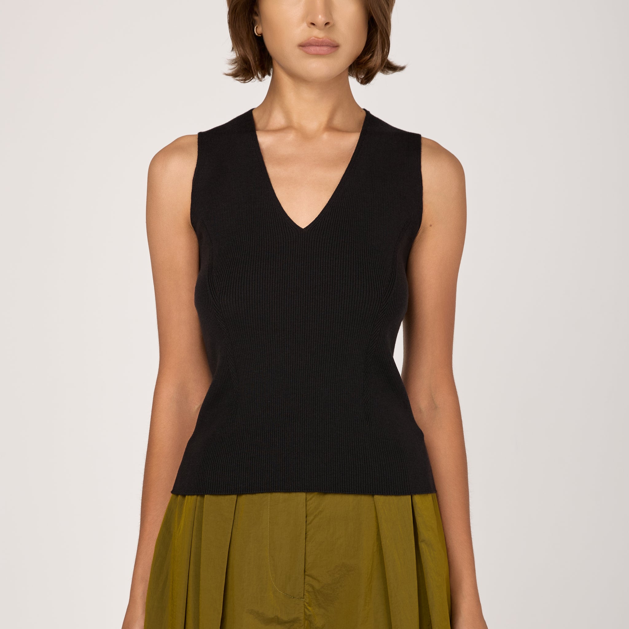 Wool Silk Knit Tank Top in Nero